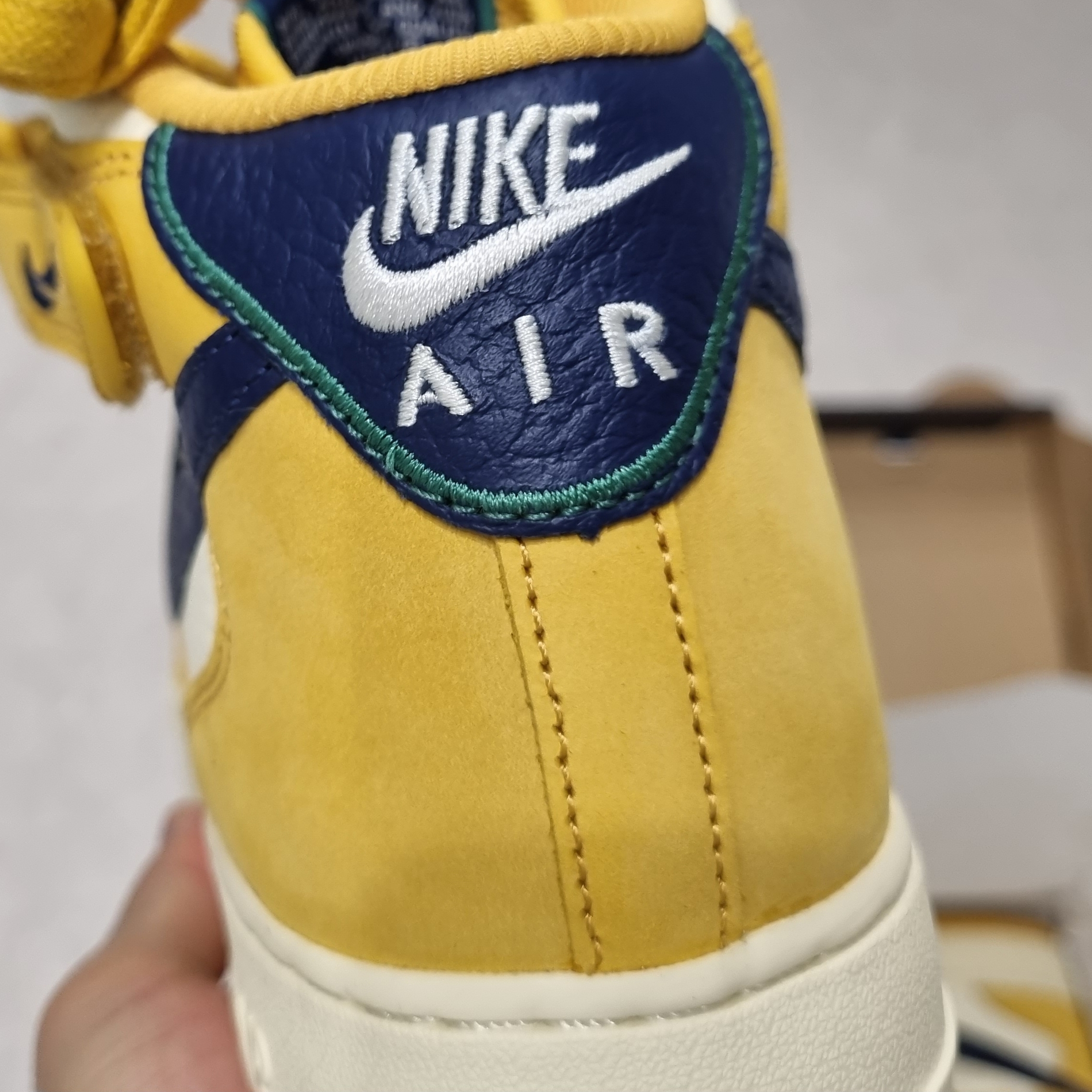 Nike Air Force 1 Mid Paris 착용 스타일 - 4