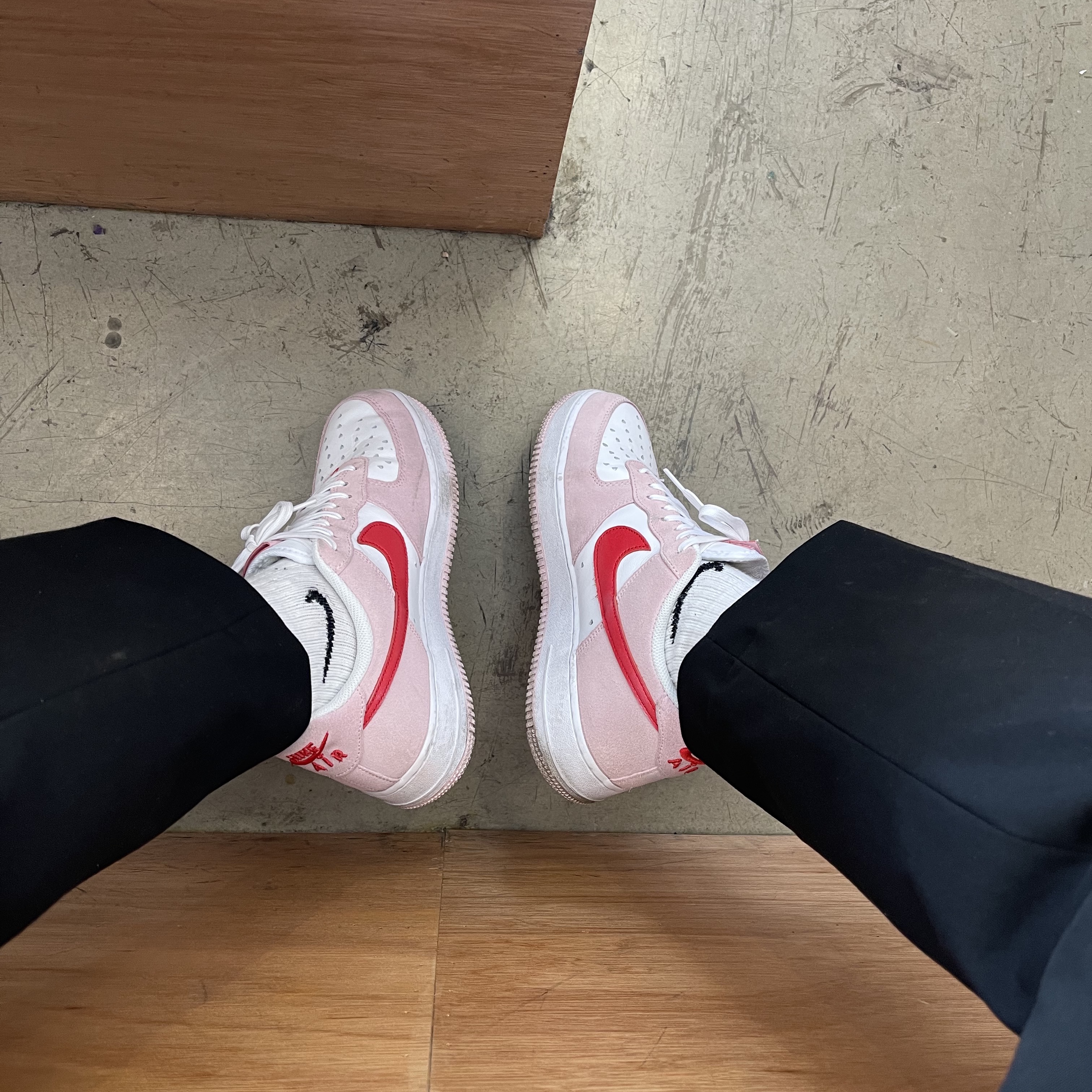 Nike Air Force 1 '07 QS Valentine's Day 착용 스타일