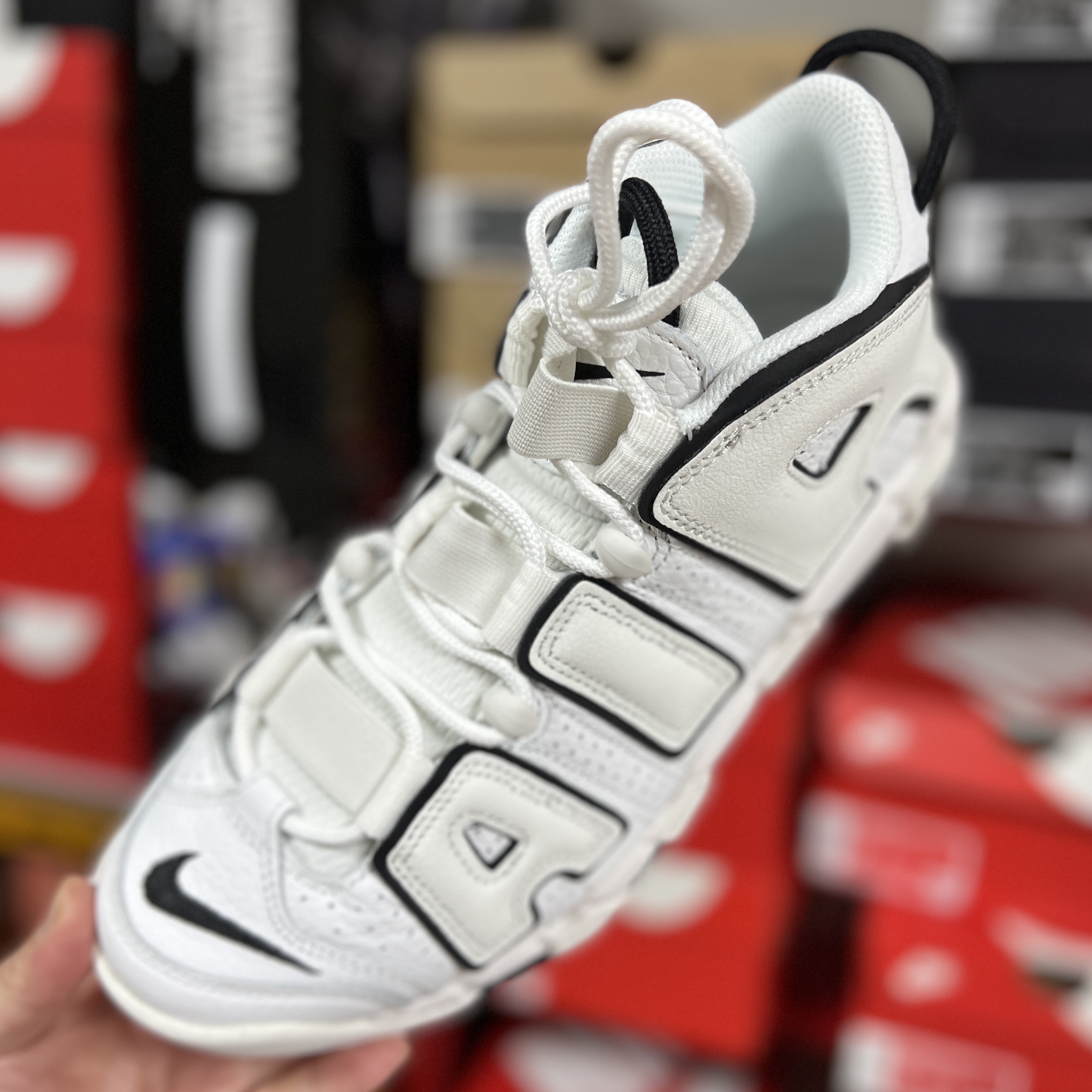 (W) Nike Air More Uptempo Summit White 착용 스타일 - 1