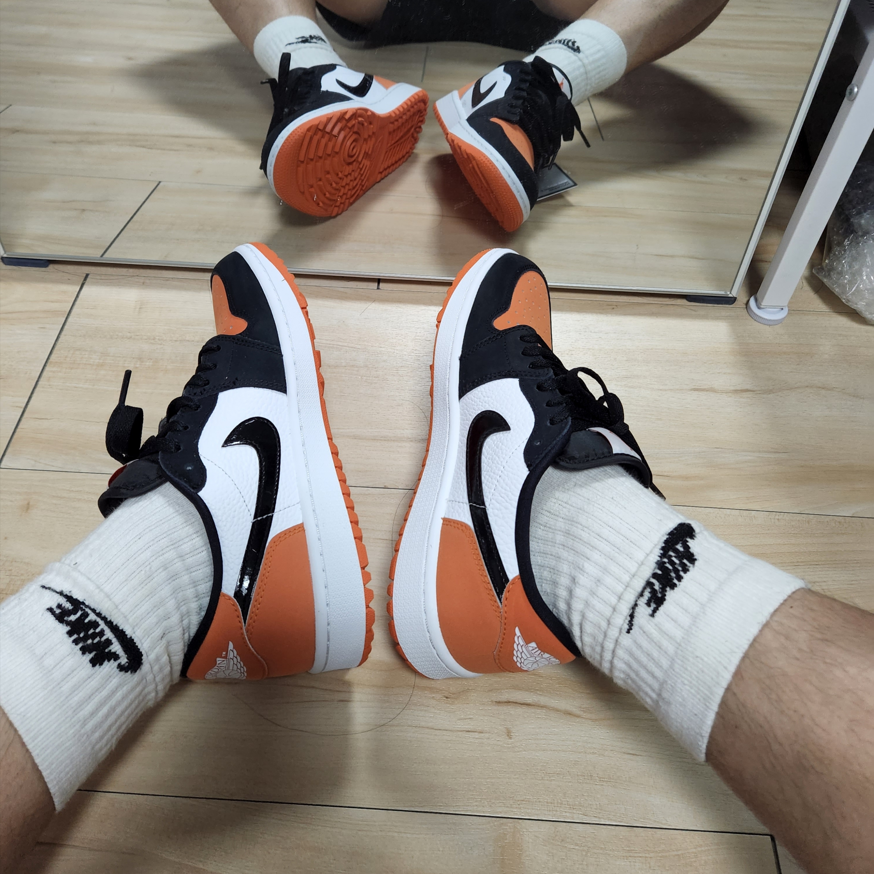 Jordan 1 Low Golf Starfish 착용 스타일 - 1