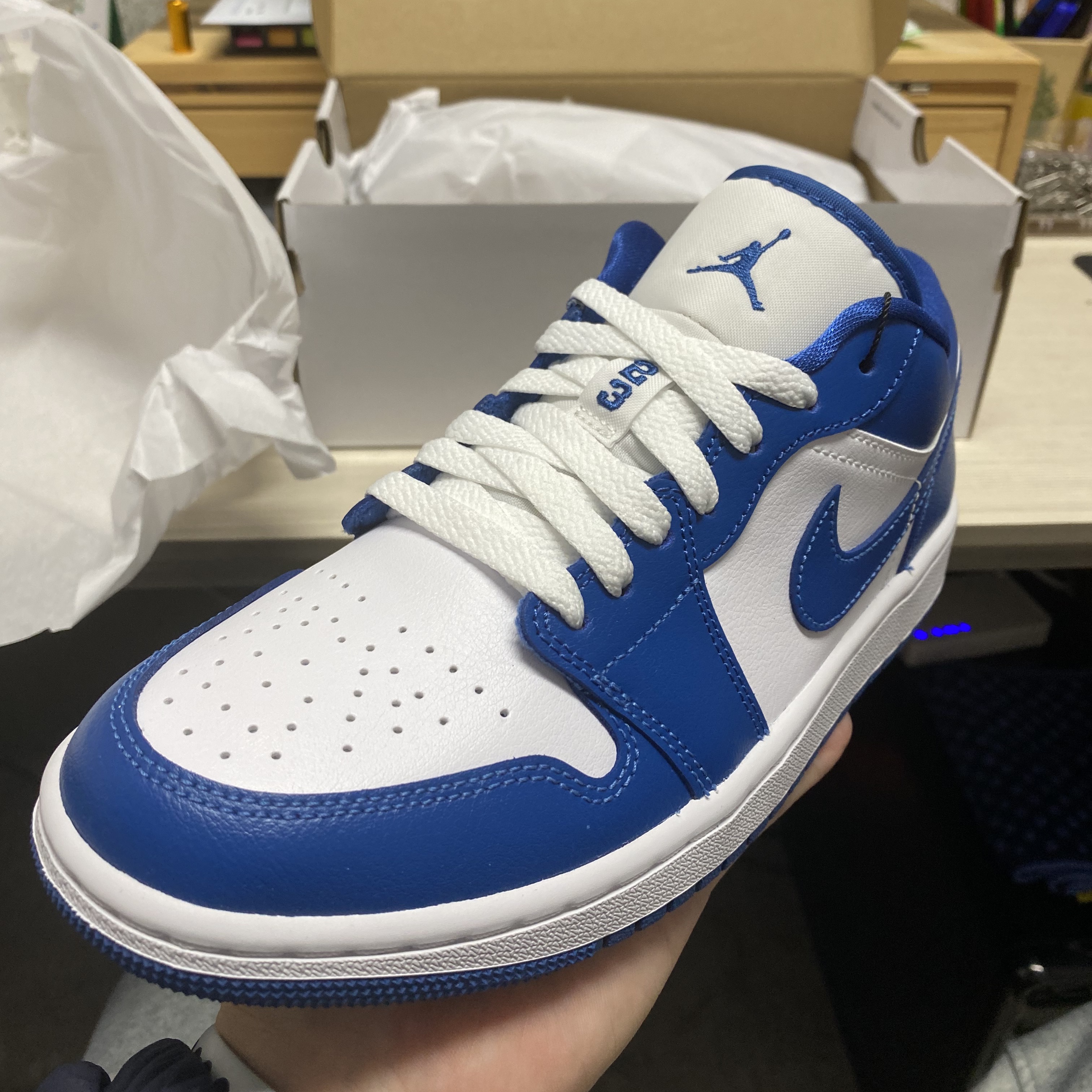 (W) Jordan 1 Low White Dark Marina Blue 착용 스타일 - 1