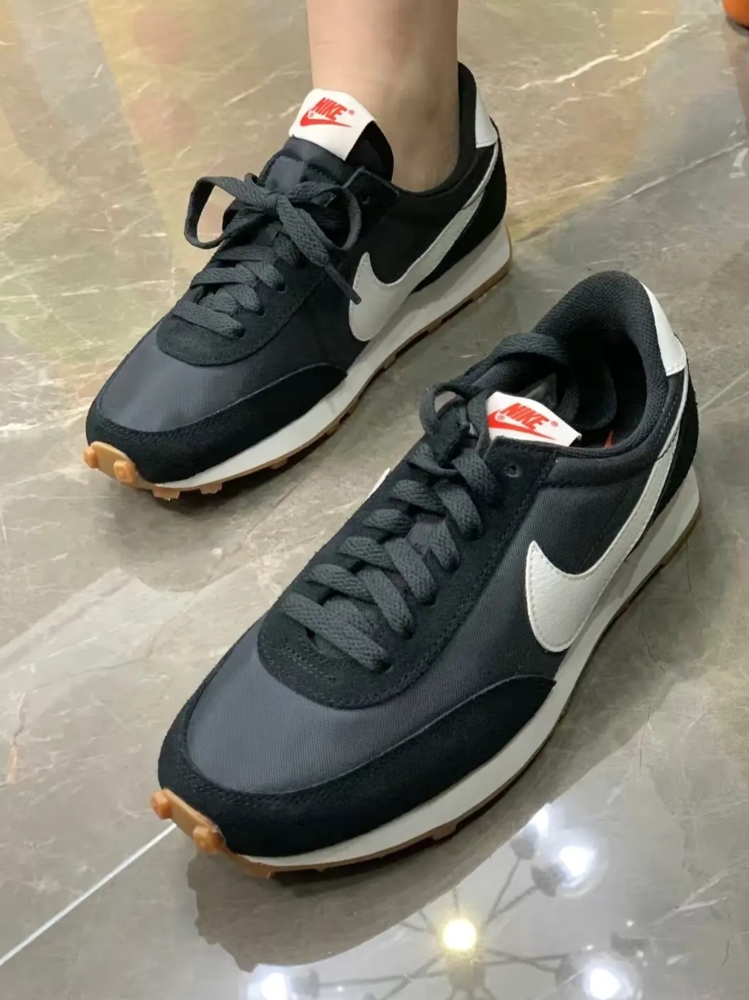 (W) Nike Daybreak Black White 착용 스타일