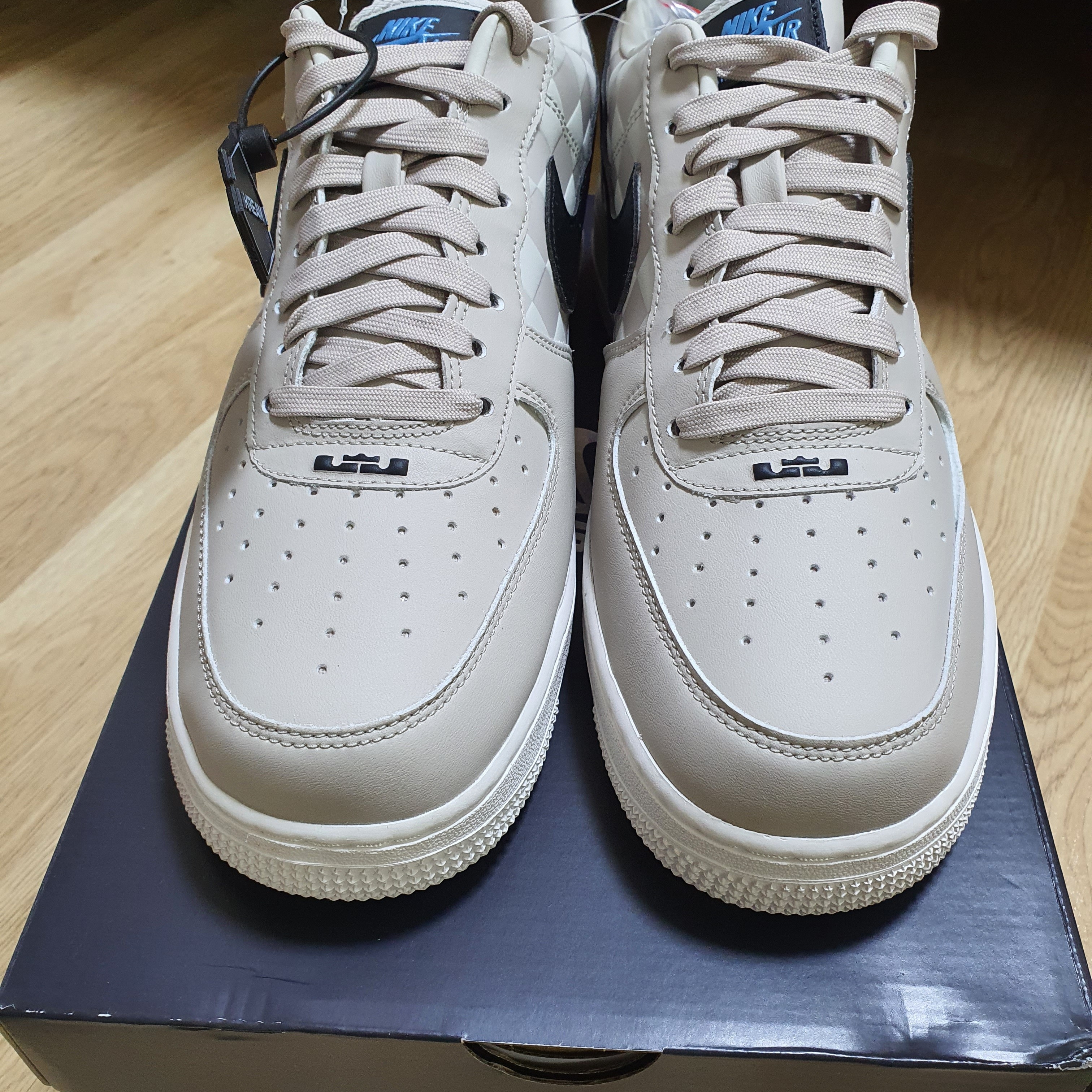 Nike Air Force 1 '07 QS LBJ 착용 스타일 - 3
