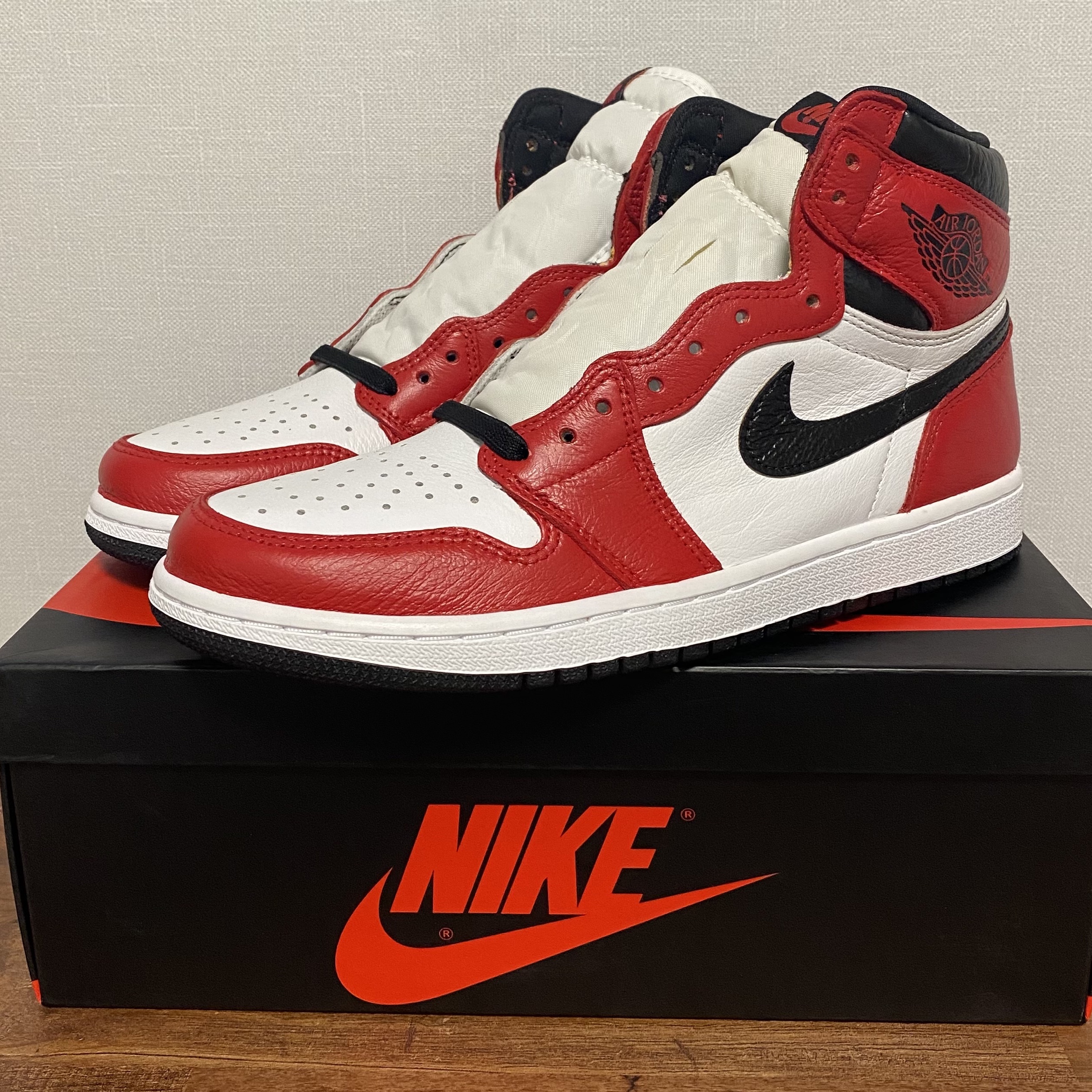 Jordan 1 Retro High OG Chicago 2015, Jordan 1 Retro High OG Light Fusion Red 착용 스타일 - 1