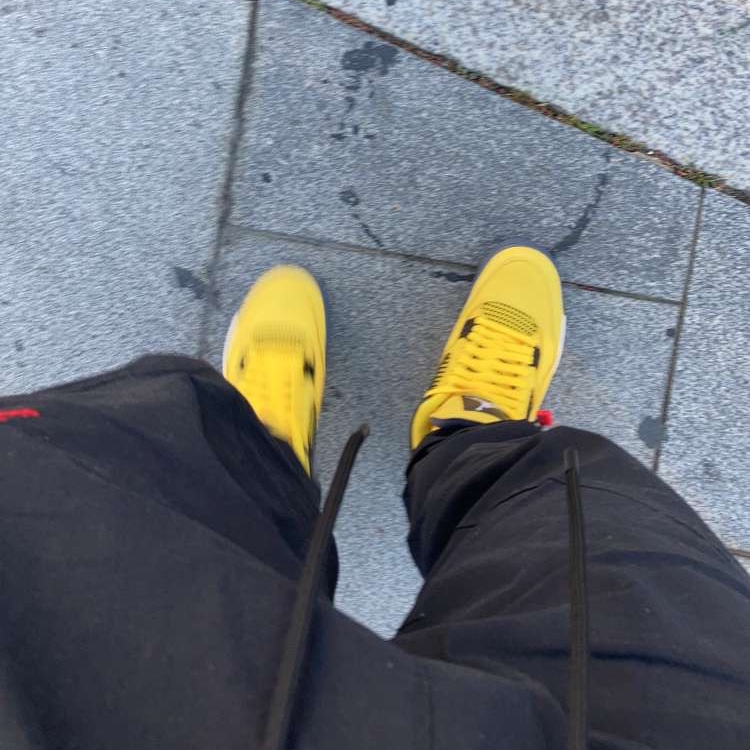 Jordan 4 Retro Tour Yellow 착용 스타일