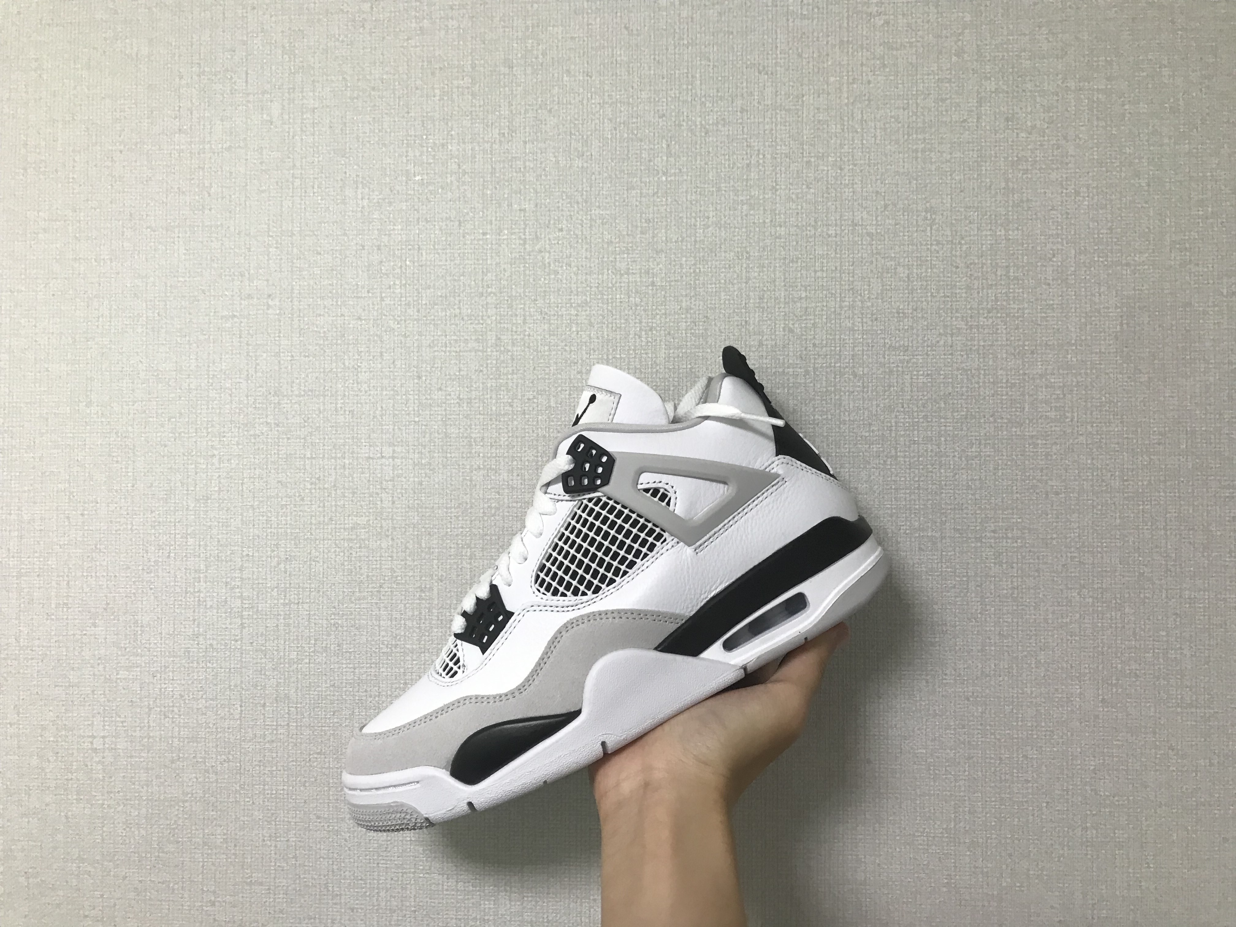 Jordan 4 Retro White and Black 착용 스타일 - 2