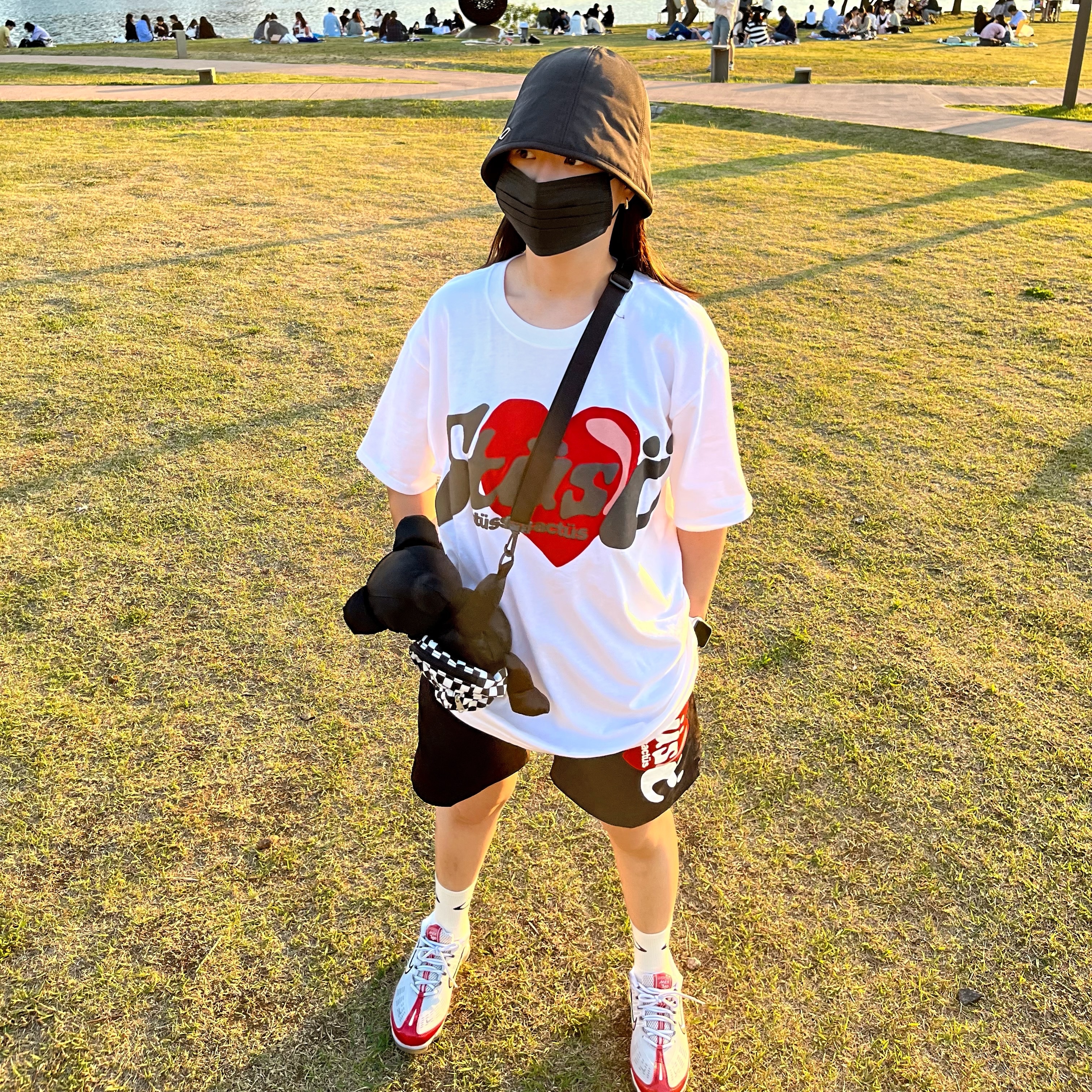 Stussy x Cactus Plant Flea Market Heart T-Shirt, Stussy x Cactus Plant Flea Market Shorts Black 착용 스타일 - 1