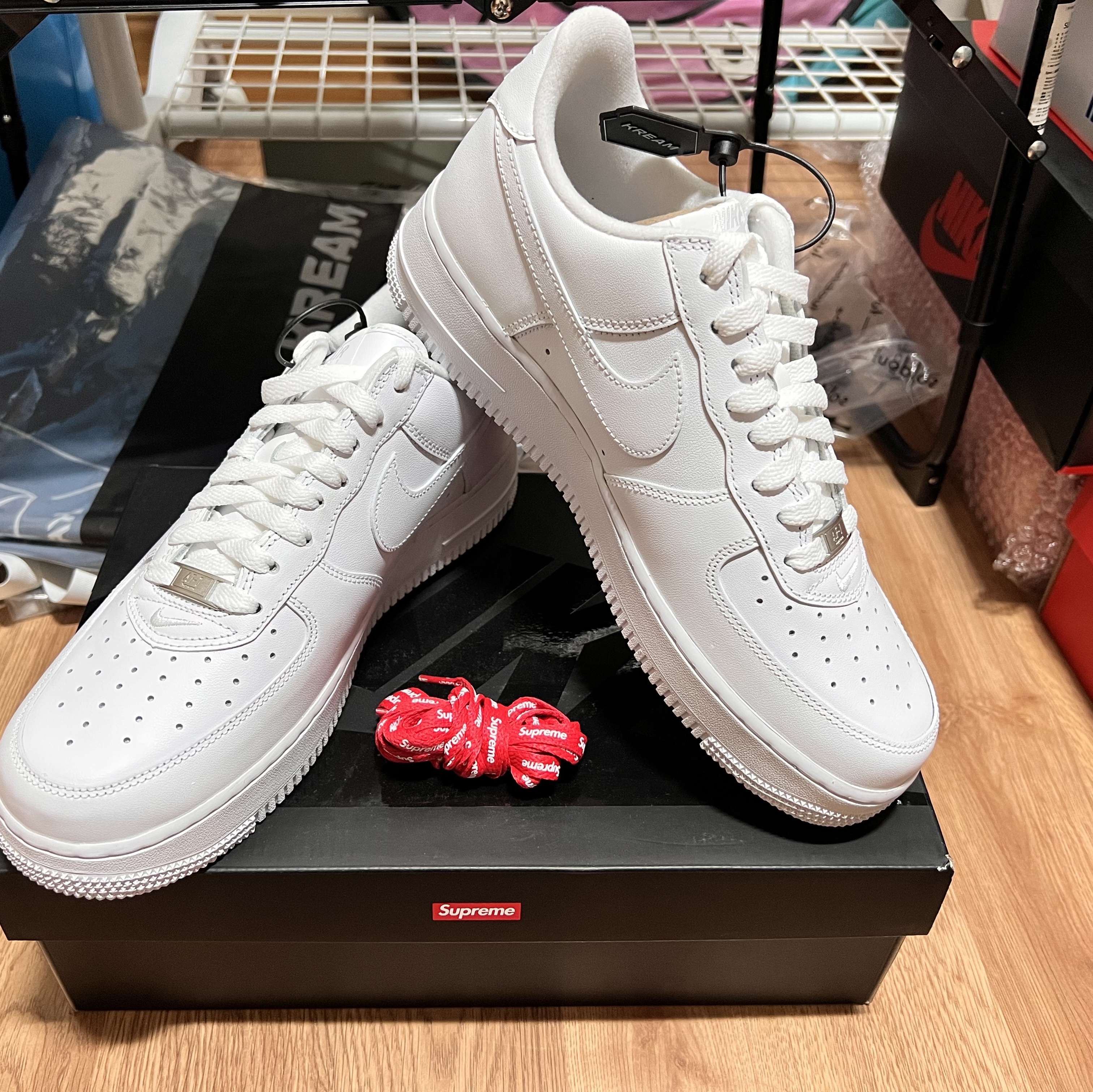 Nike x Supreme Air Force 1 Low White 착용 스타일