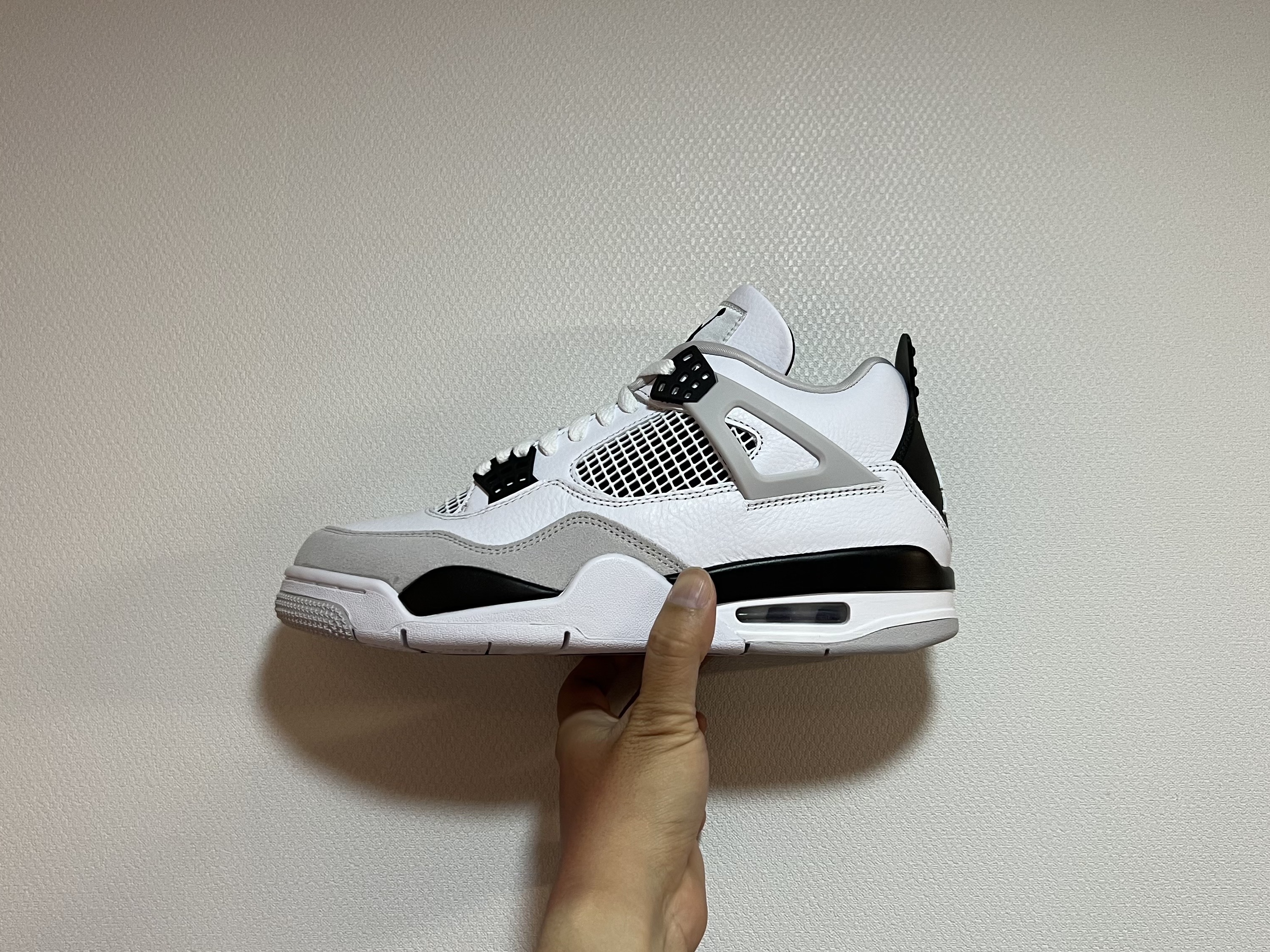 Jordan 4 Retro White and Black 착용 스타일