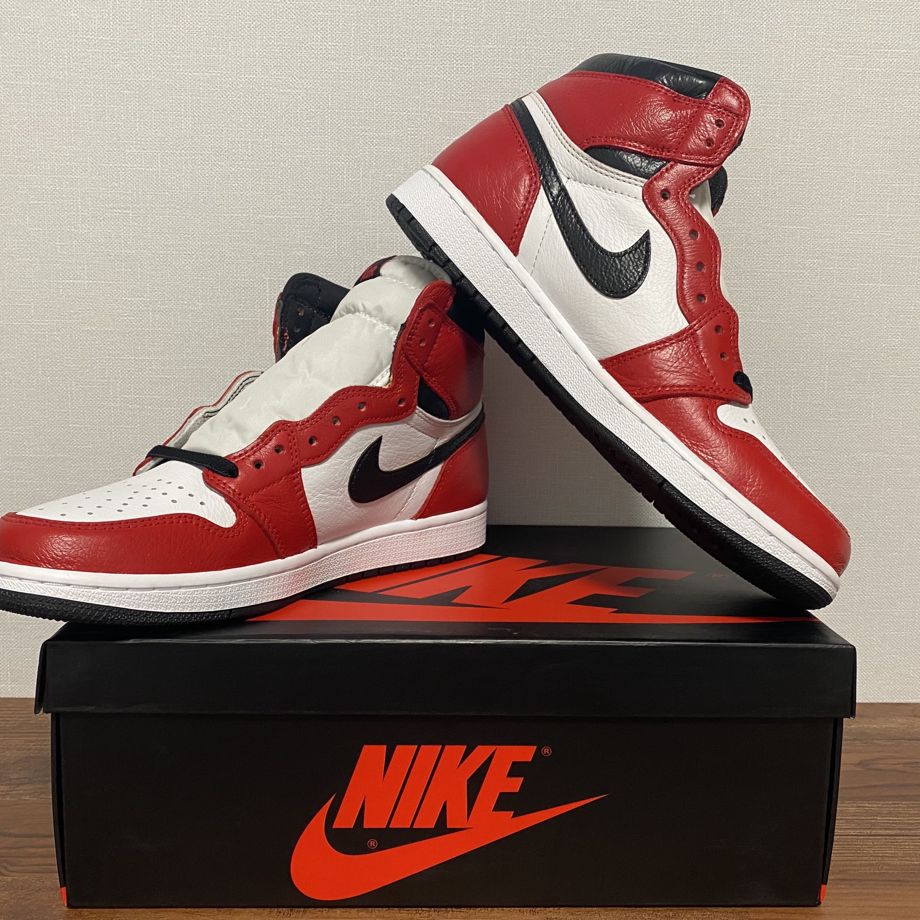 Jordan 1 Retro High OG Chicago 2015, Jordan 1 Retro High OG Light Fusion Red 착용 스타일 - 3