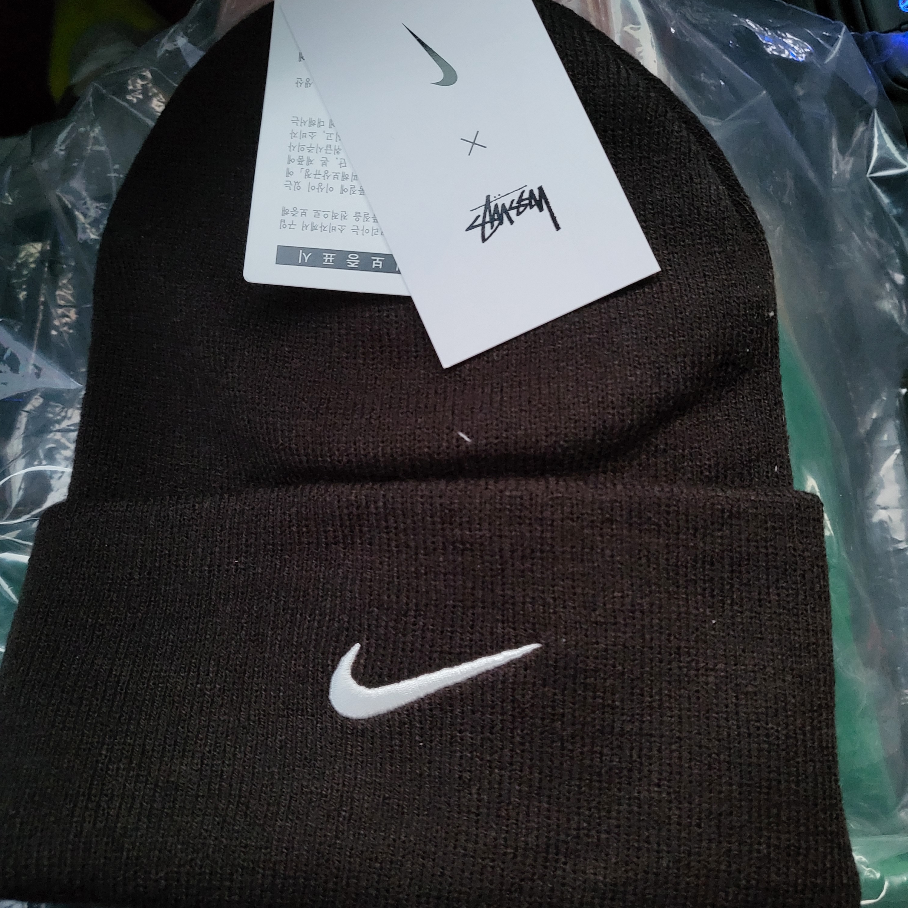 Nike x Stussy NRG Cuffed Beanie Black 착용 스타일