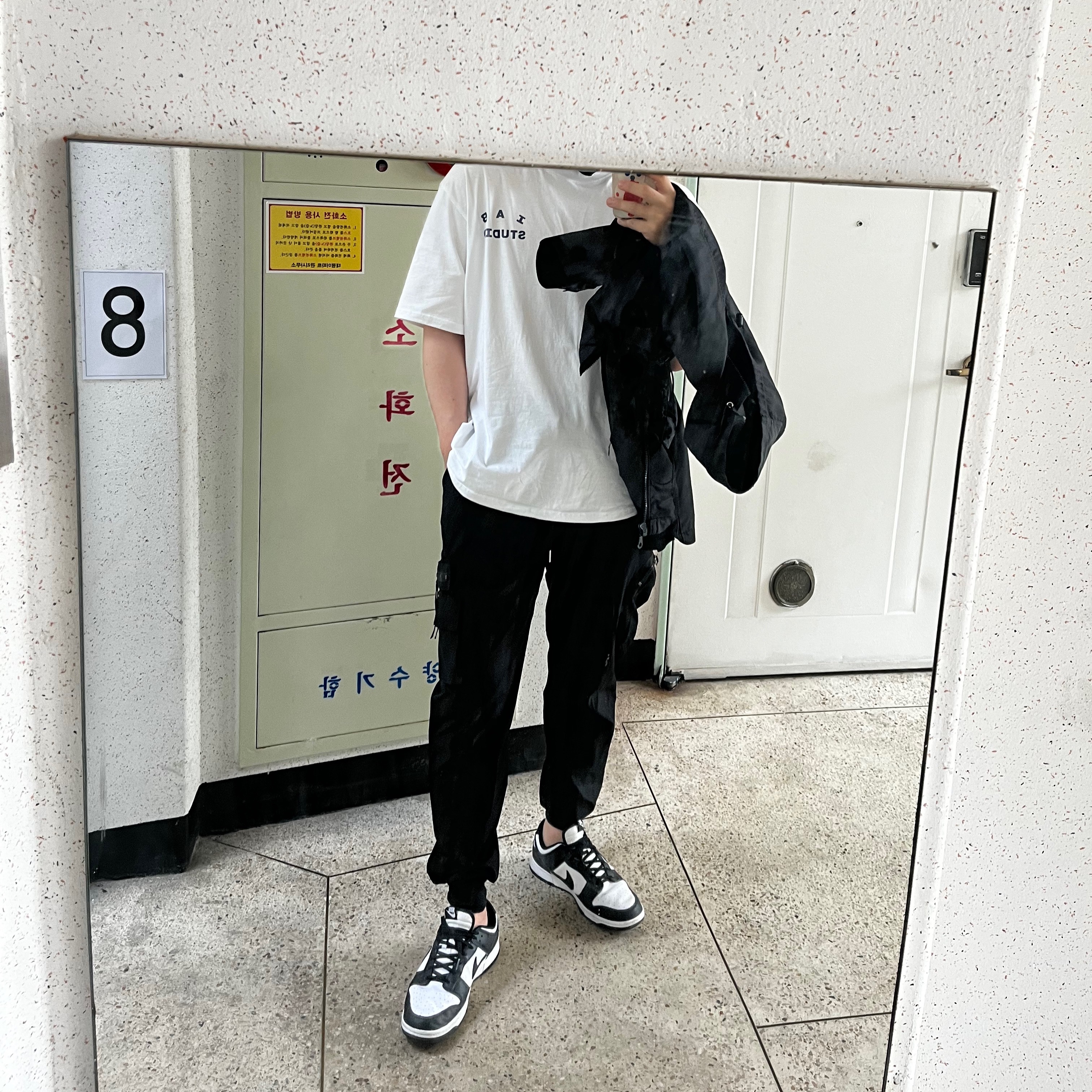 Nike Dunk Low Retro Black, IAB Studio T-Shirt White 착용 스타일