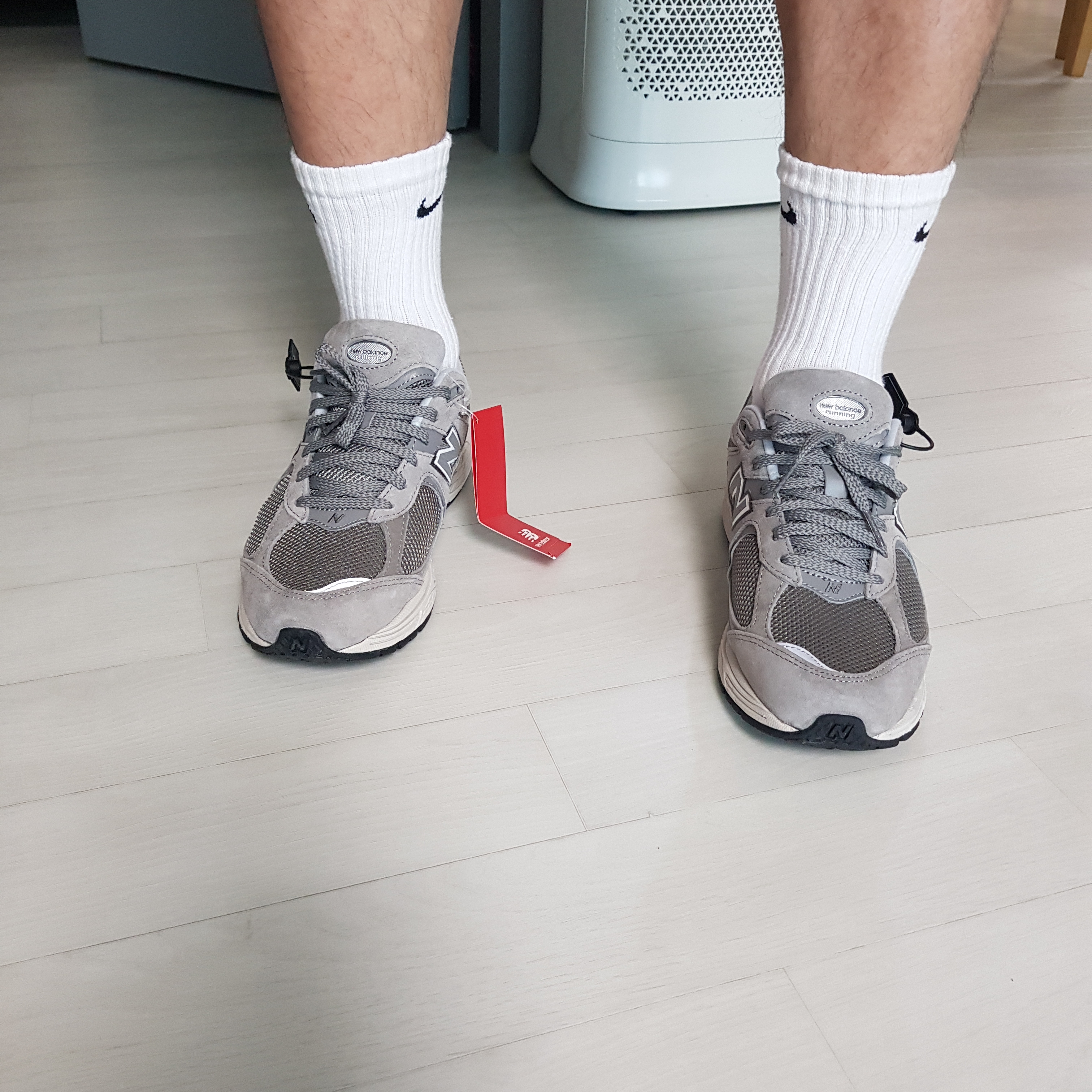 New Balance 2002R Grey 착용 스타일 - 2