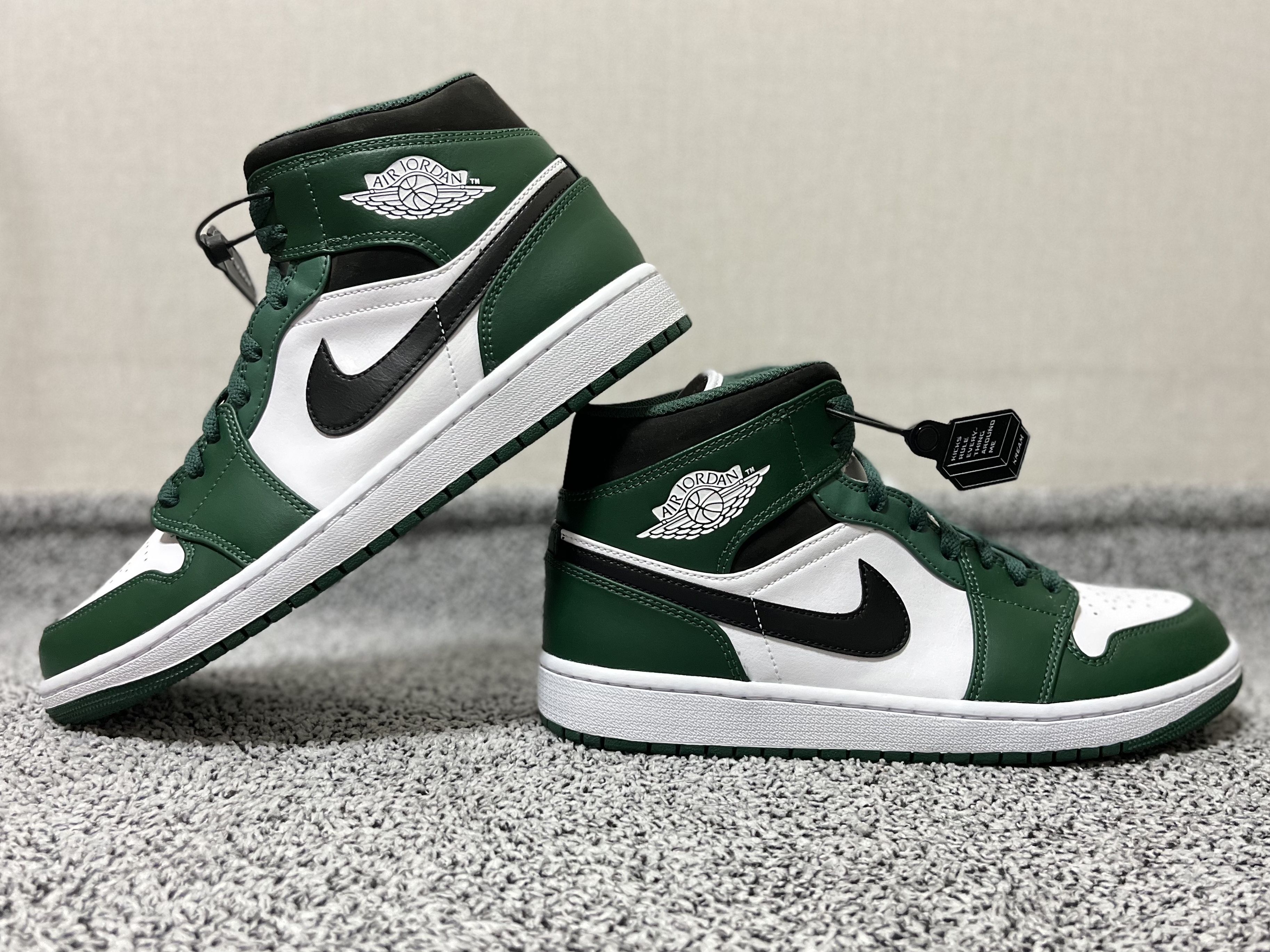 Jordan 1 Mid Sonics 2021, (GS) Jordan 1 Mid Sonics 2021 착용 스타일 - 2