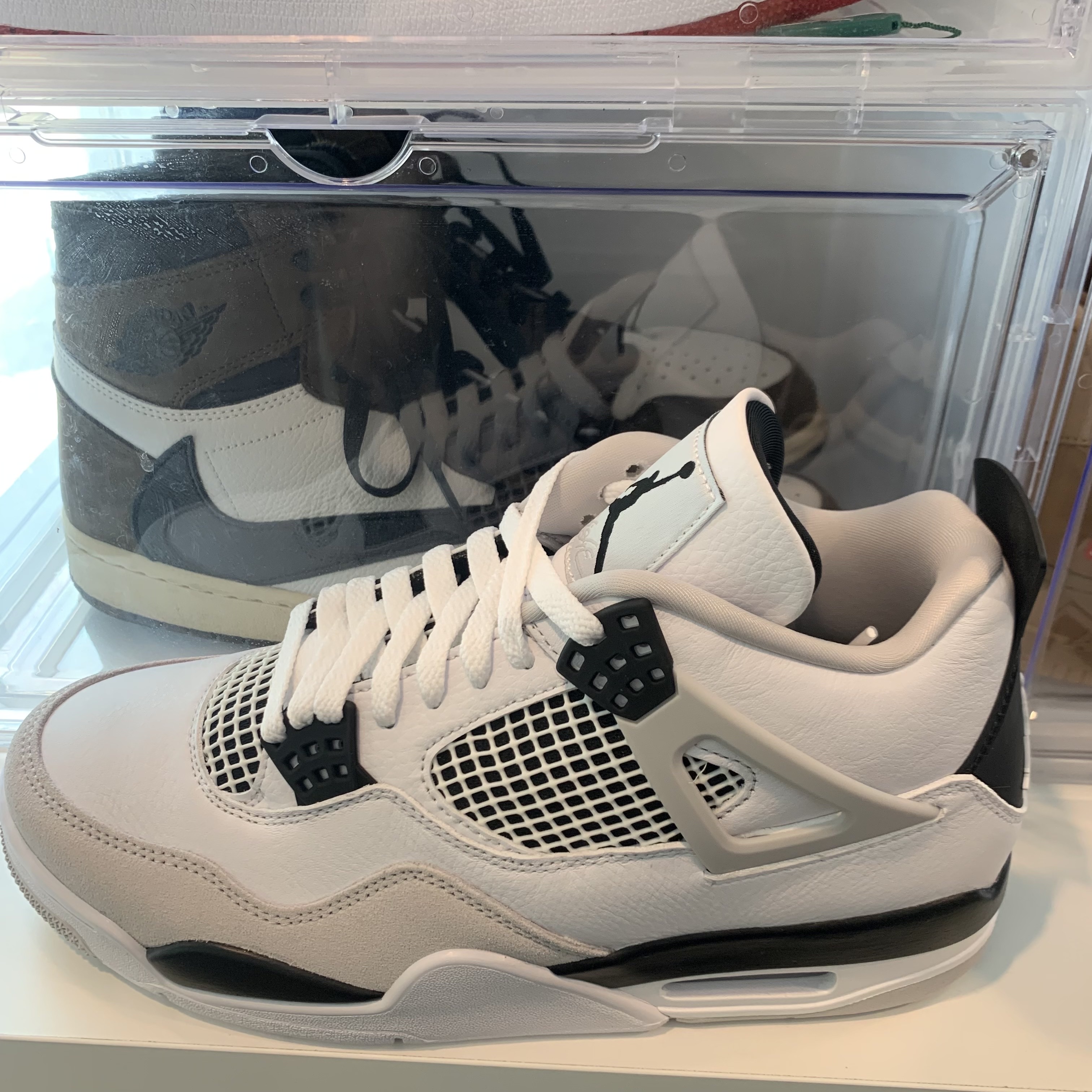 Jordan 4 Retro White and Black 착용 스타일 - 3