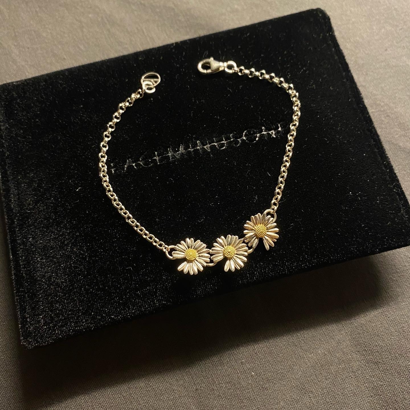 Peaceminusone Daisy Bracelet #1 Silver 착용 스타일 - 1