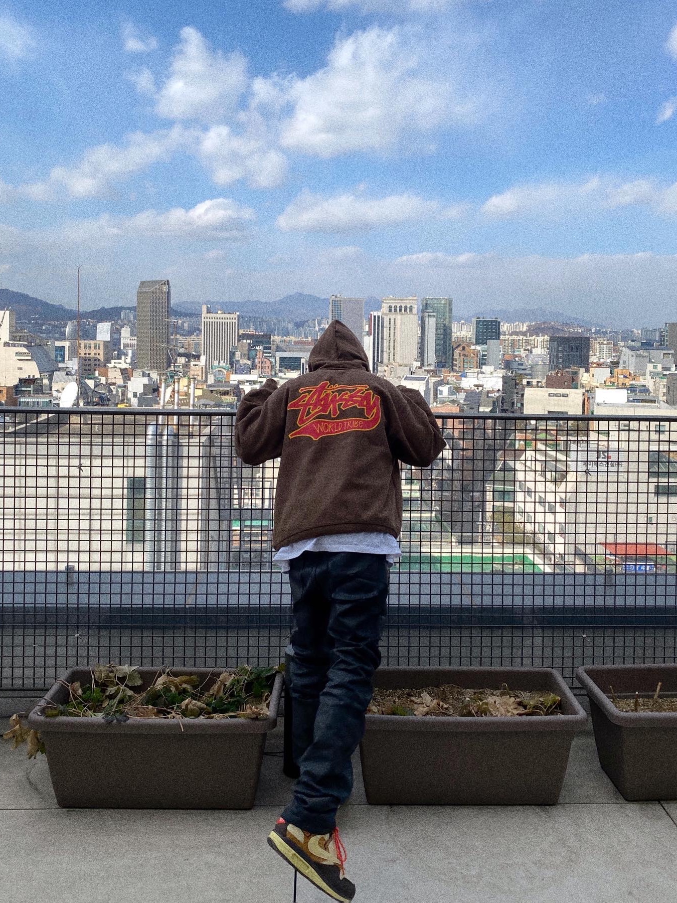 Nike x Travis Scott Air Max 1 Cact.us Brown, Stussy Slugger Hood Coffee 착용 스타일