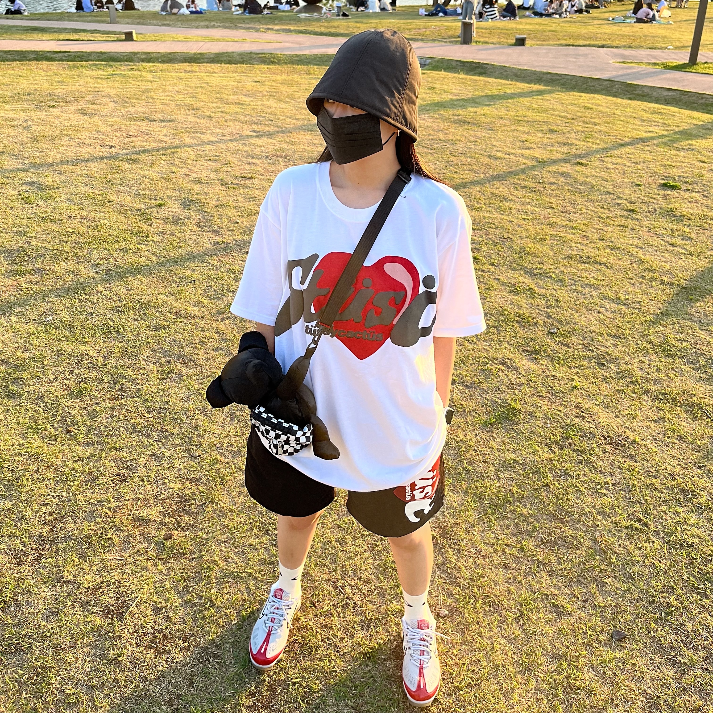Stussy x Cactus Plant Flea Market Heart T-Shirt, Stussy x Cactus Plant Flea Market Shorts Black 착용 스타일 - 2