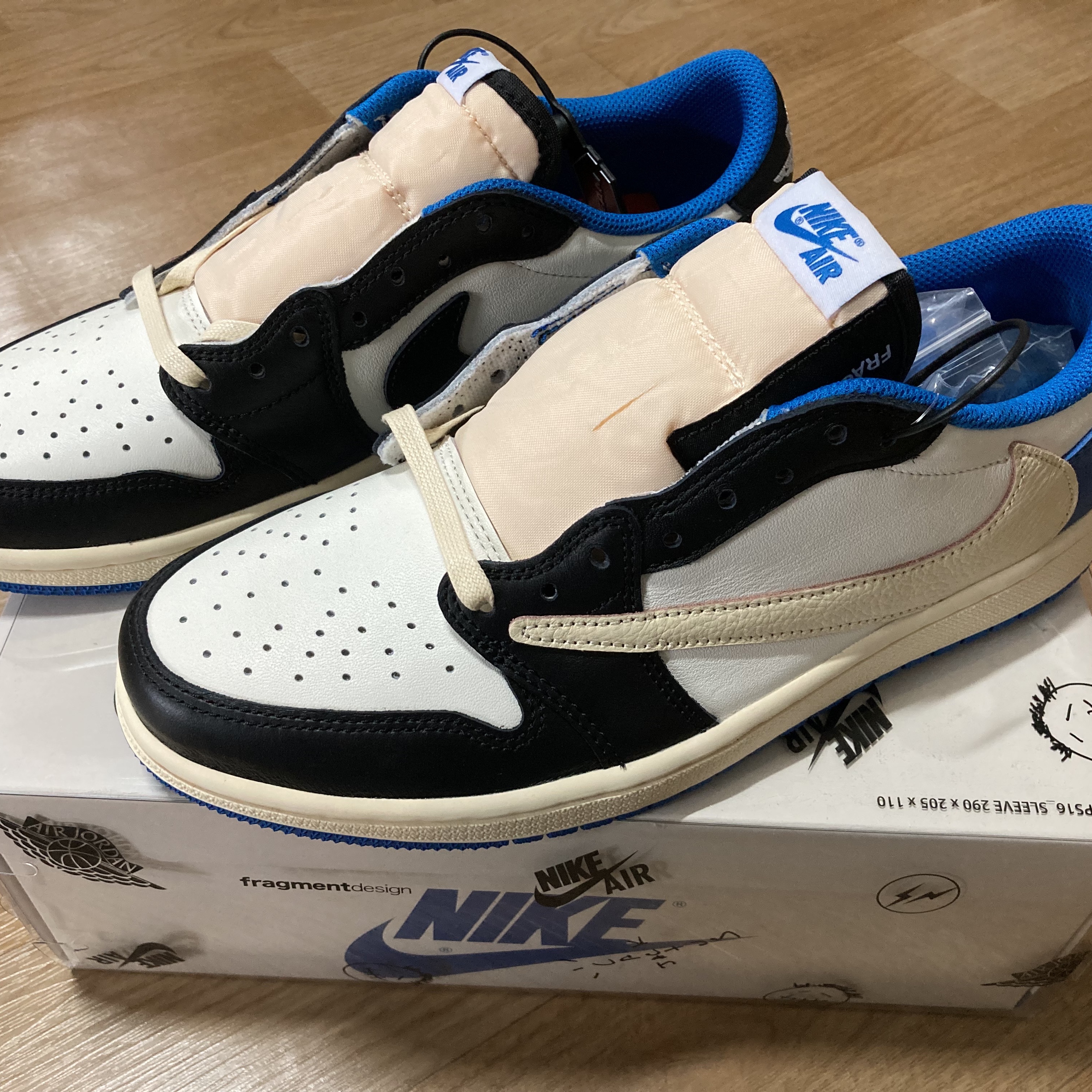 Jordan 1 x Travis Scott x Fragment Retro Low OG SP Military Blue 착용 스타일