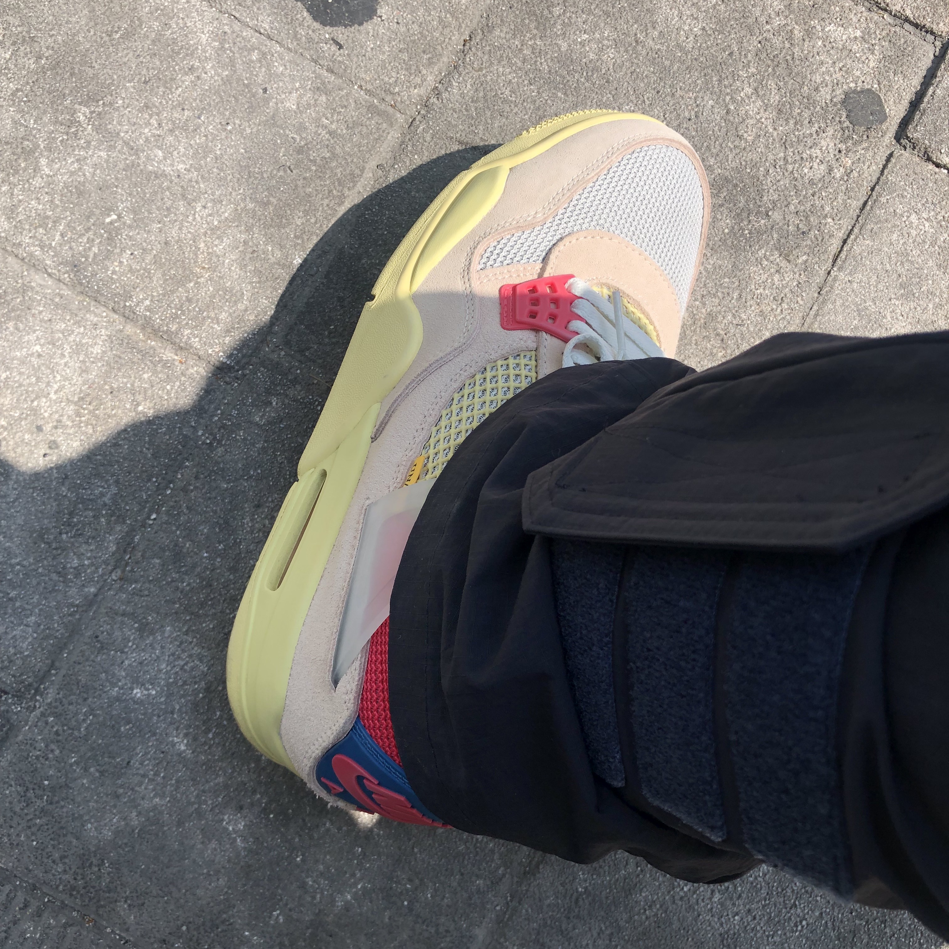Jordan 4 x Union Retro Guava Ice, Supreme Small Messenger Bag Black - 22SS 착용 스타일 - 2