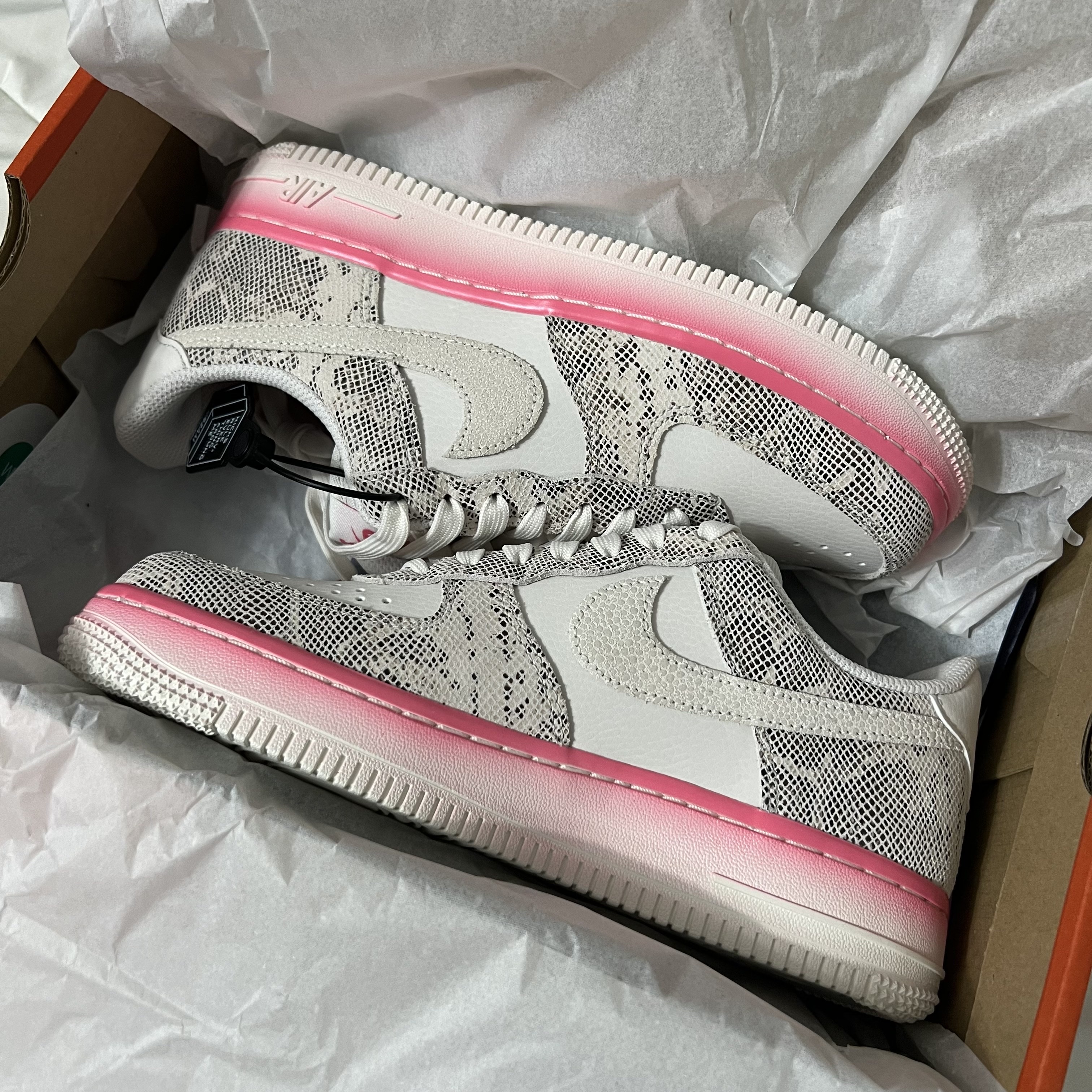 (W) Nike Air Force 1 '07 LX Our Force 1 착용 스타일 - 2