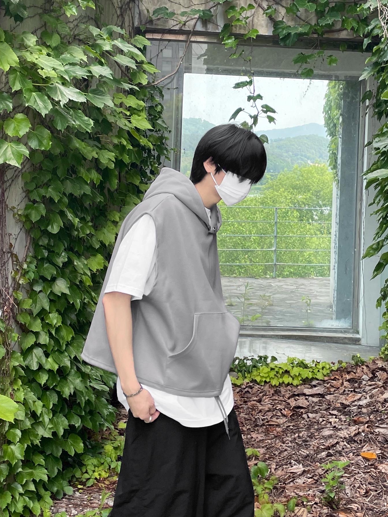 Balenciaga Defender Sneakers Beige 착용 스타일 - 2