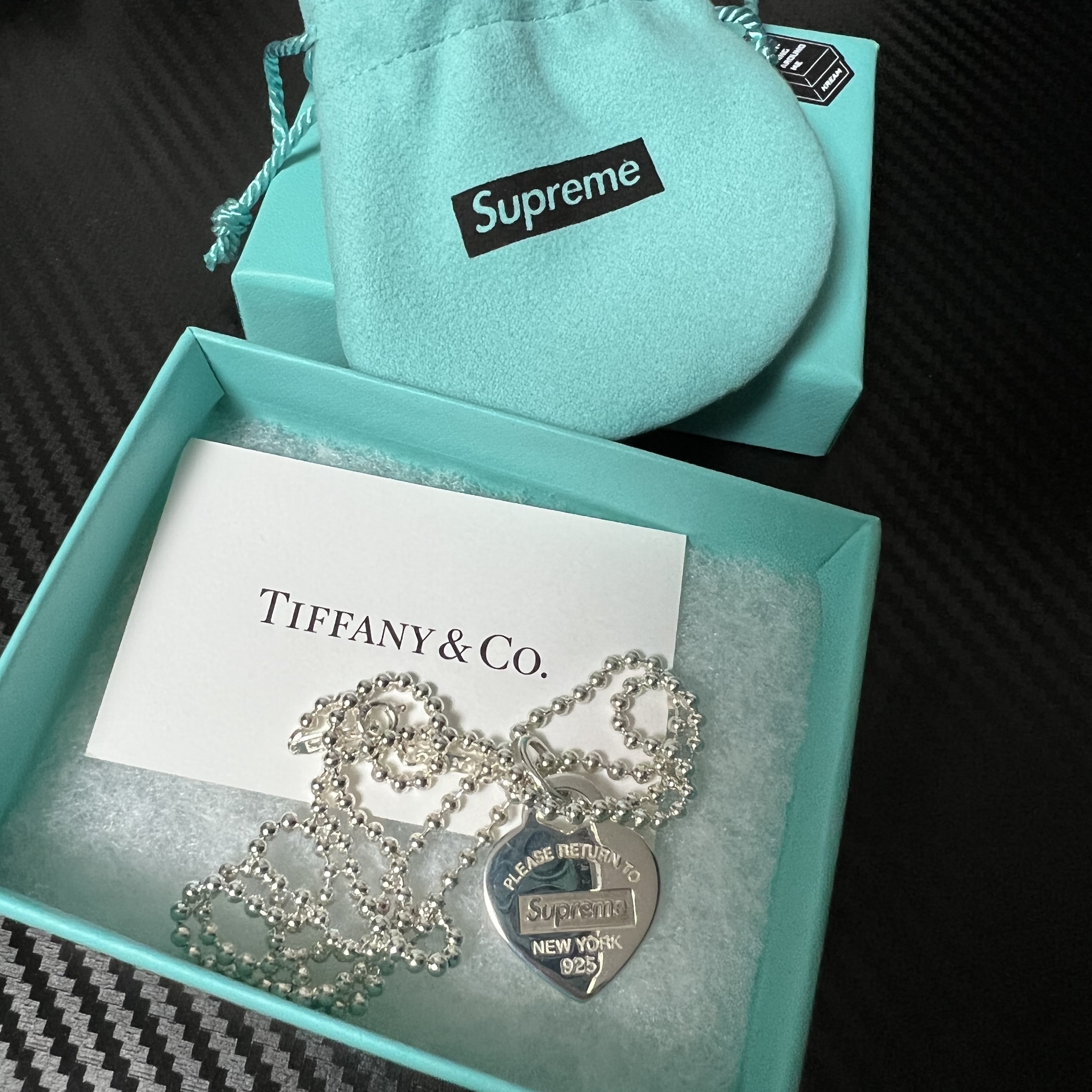Supreme x Tiffany & Co. Return to Tiffany Heart Tag Pendant - 21FW 착용 스타일
