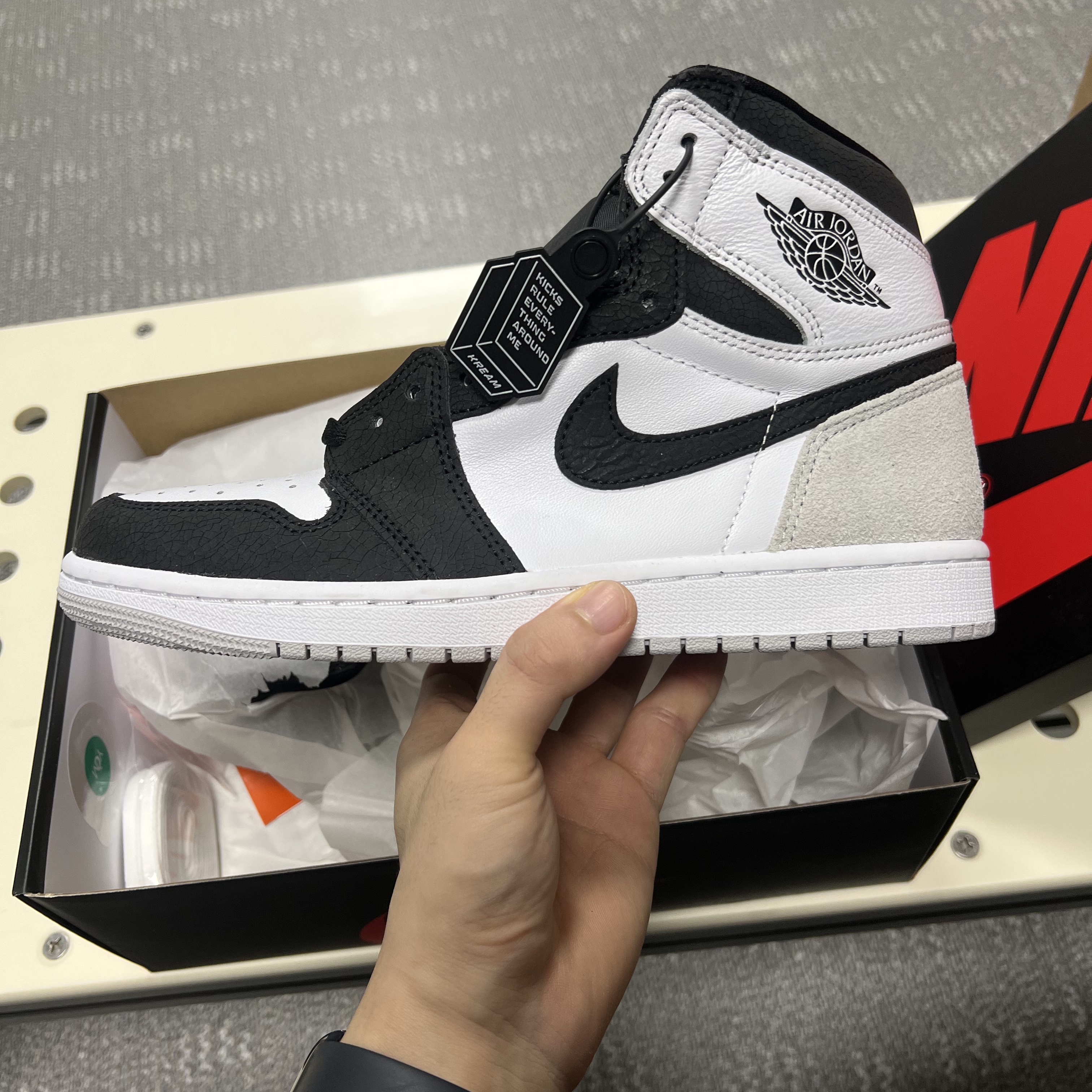 Jordan 1 Retro High OG Bleached Coral 착용 스타일