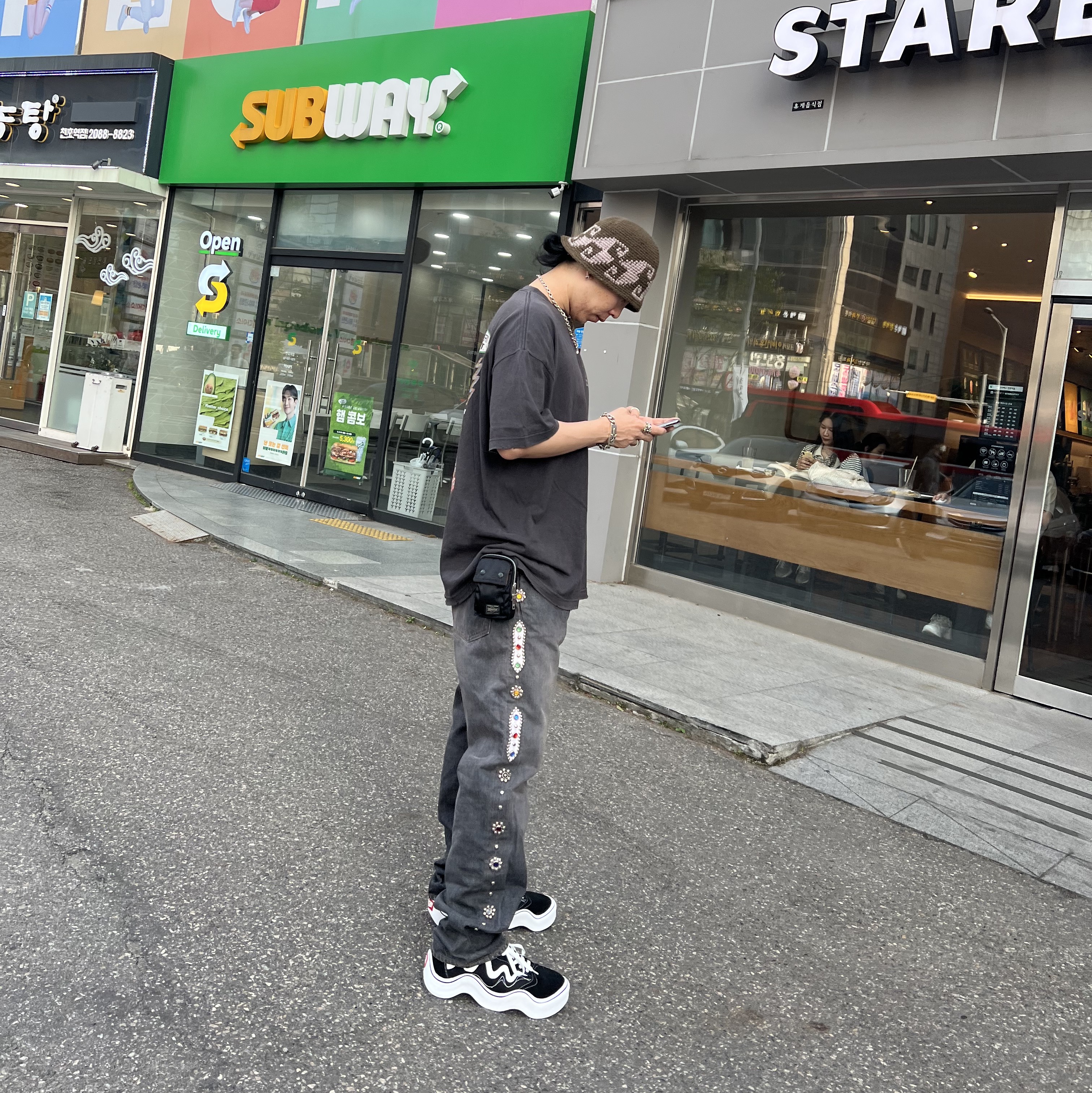 Stussy Waves Knit Bucket Hat Olive 착용 스타일 - 2