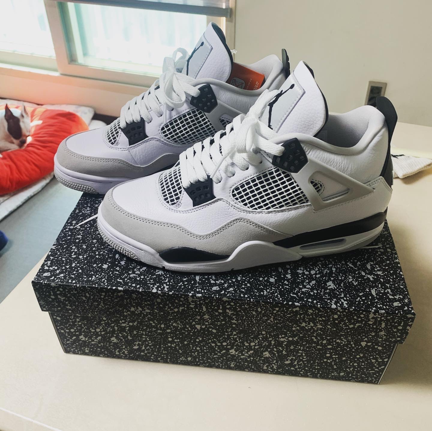 Jordan 4 Retro White and Black 착용 스타일 - 5