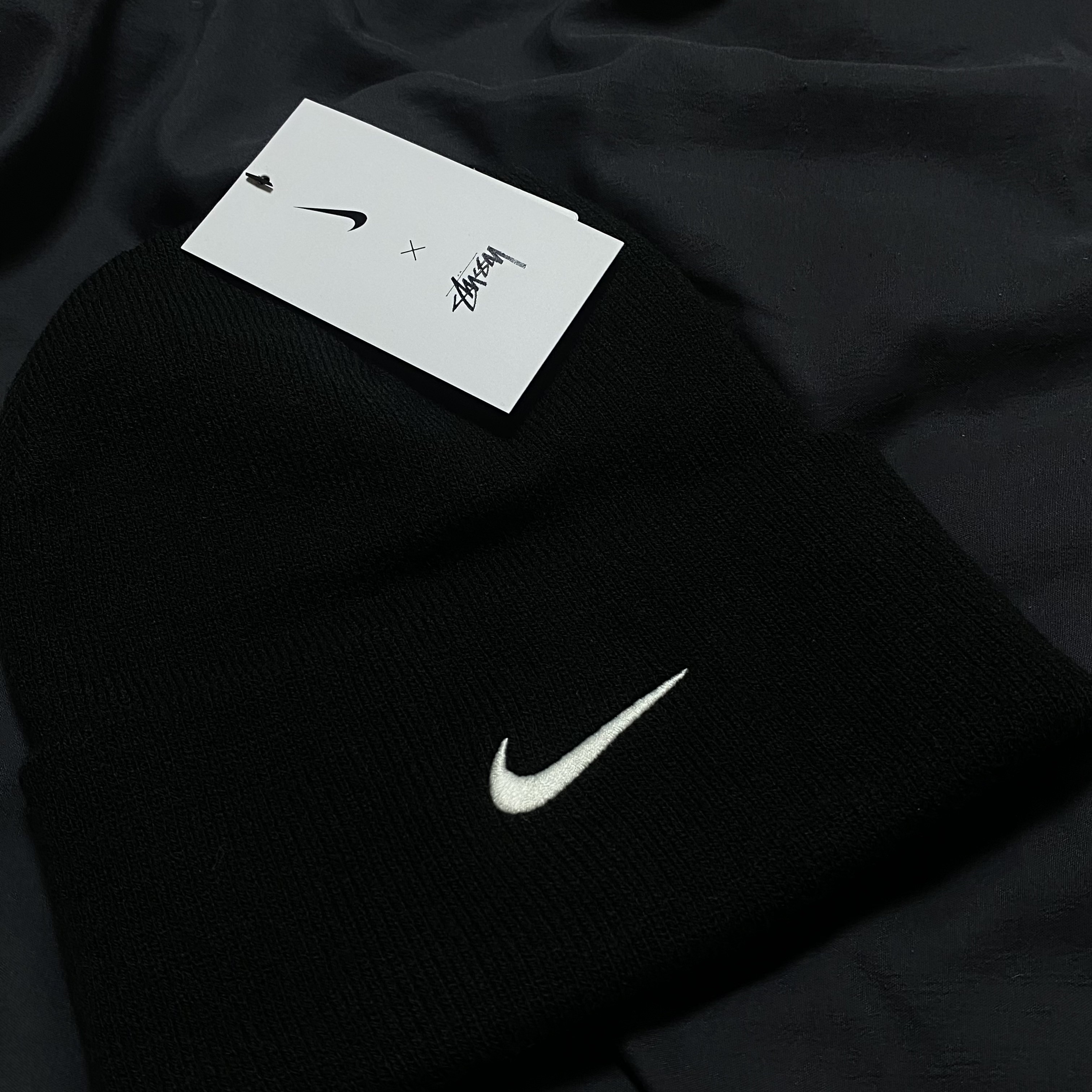 Nike x Stussy NRG Cuffed Beanie Black 착용 스타일 - 2