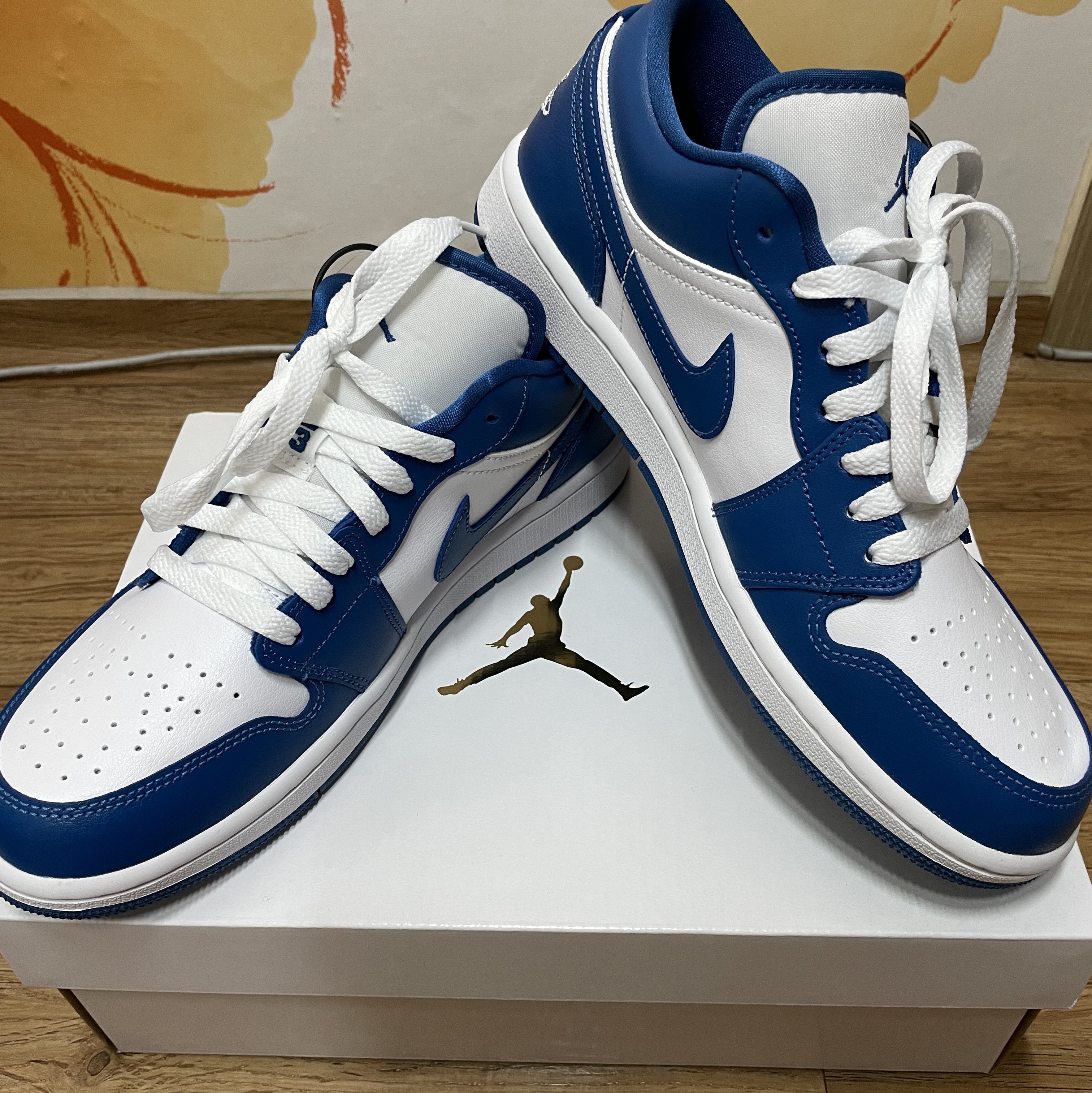 (W) Jordan 1 Low White Dark Marina Blue 착용 스타일 - 2
