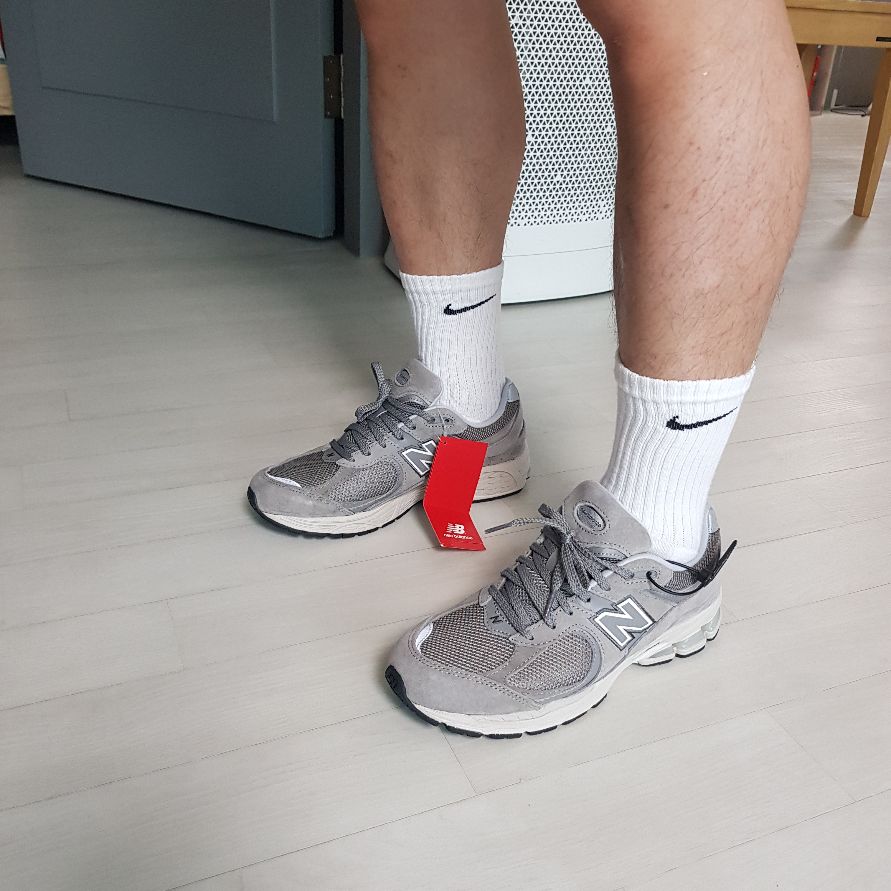 New Balance 2002R Grey 착용 스타일 - 4