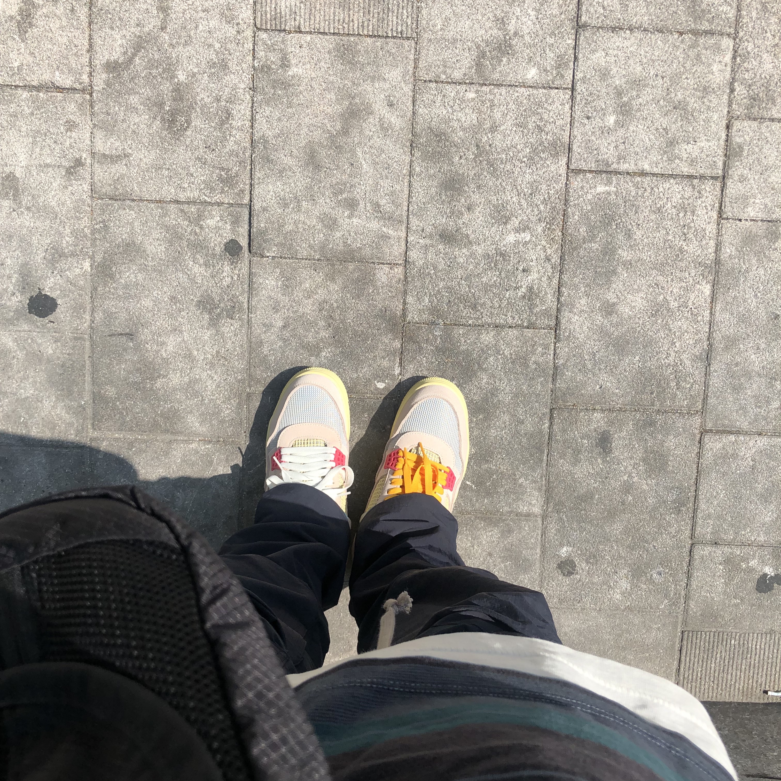 Jordan 4 x Union Retro Guava Ice, Supreme Small Messenger Bag Black - 22SS 착용 스타일 - 3