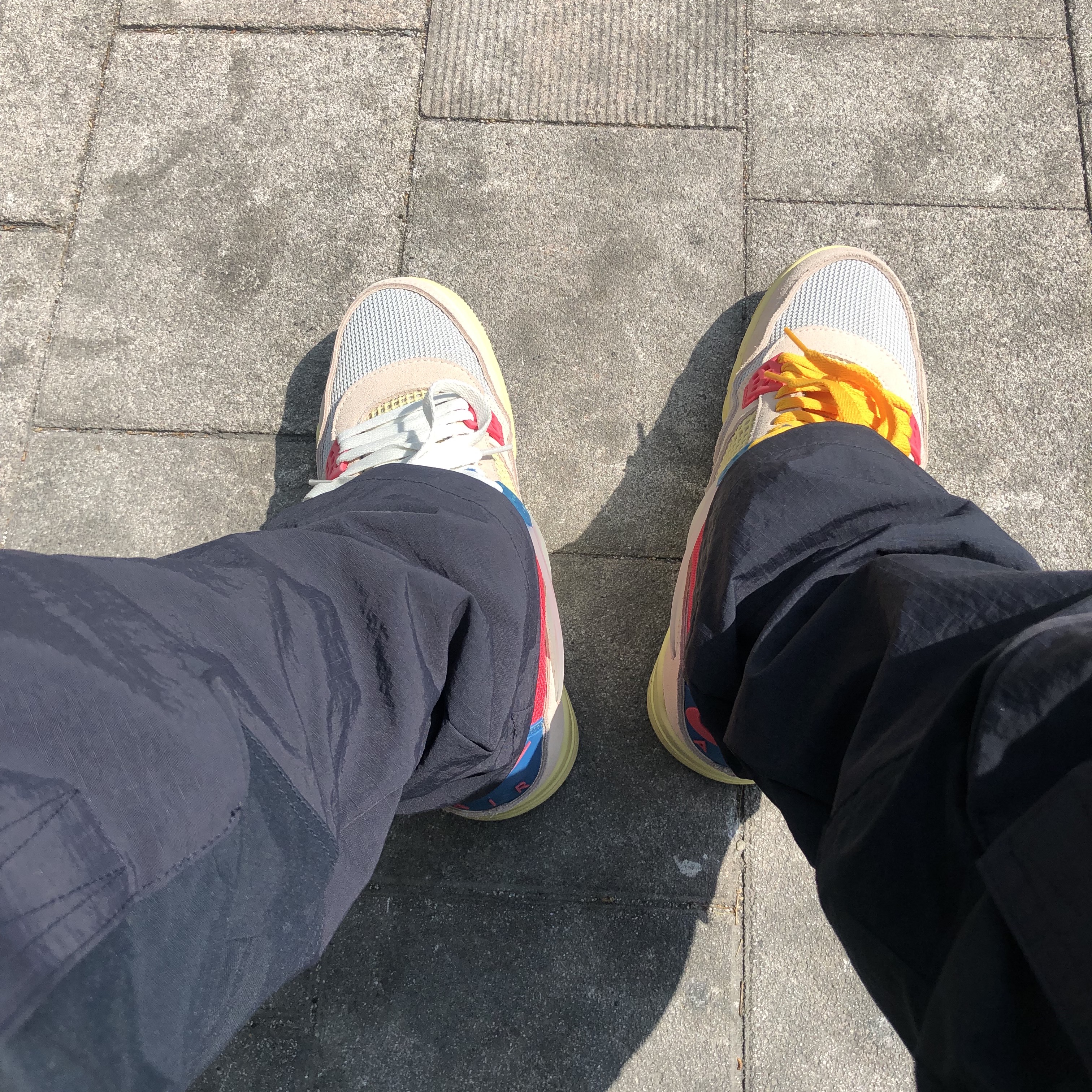 Jordan 4 x Union Retro Guava Ice, Supreme Small Messenger Bag Black - 22SS 착용 스타일 - 1