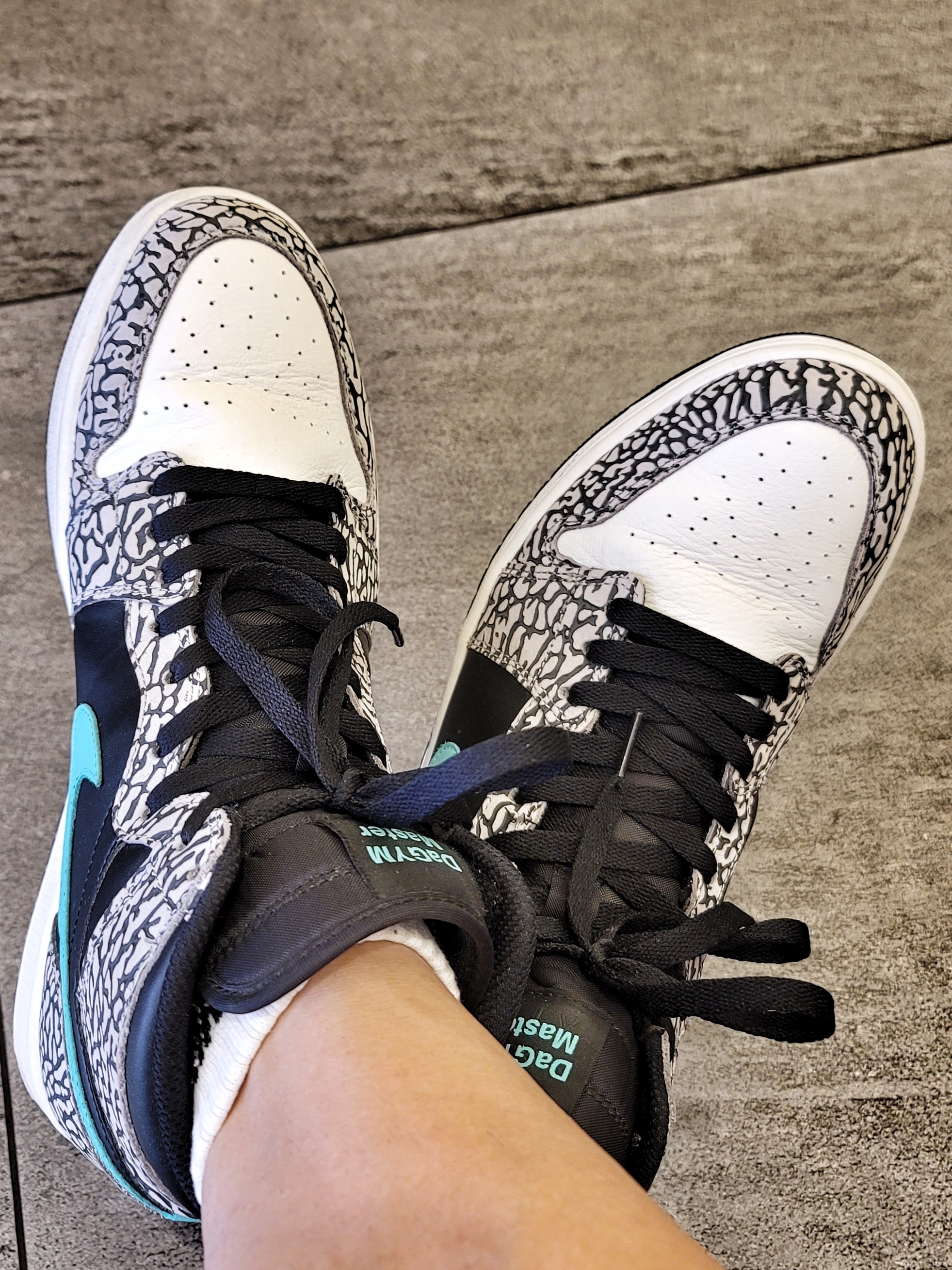 Nike Heritage 86 Futura Washed Cap Black White, Jordan 1 Retro High Black Elephant Print 착용 스타일 - 2