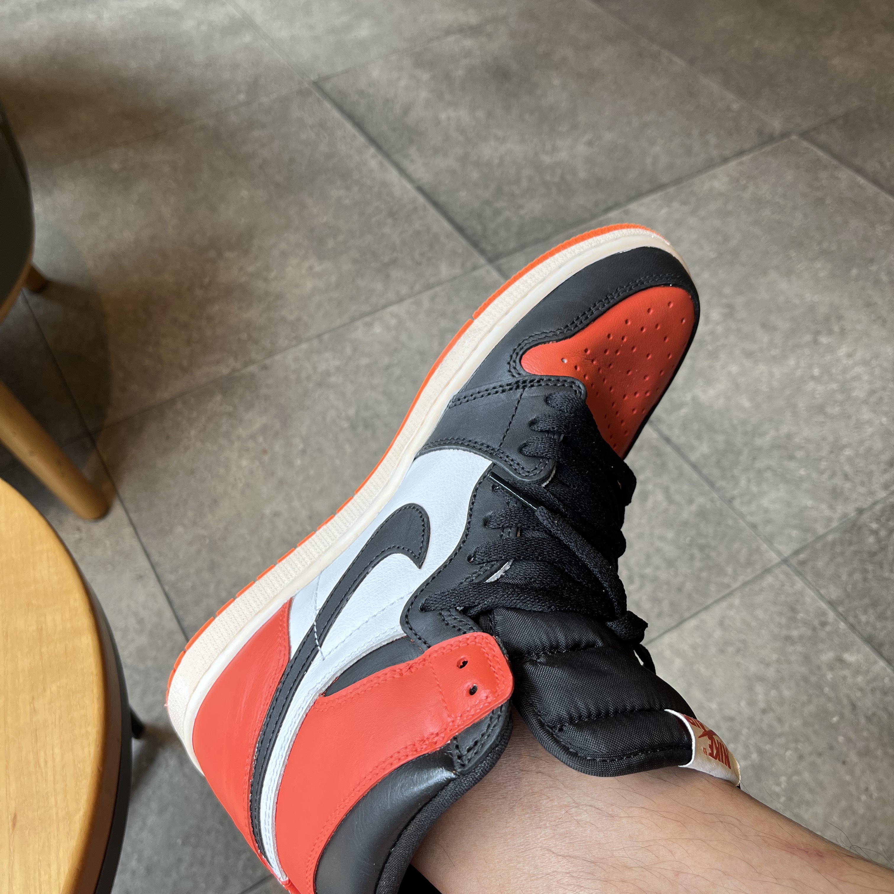 Jordan 1 Retro Shattered Backboard, Jordan 1 Retro High OG Electro Orange 착용 스타일