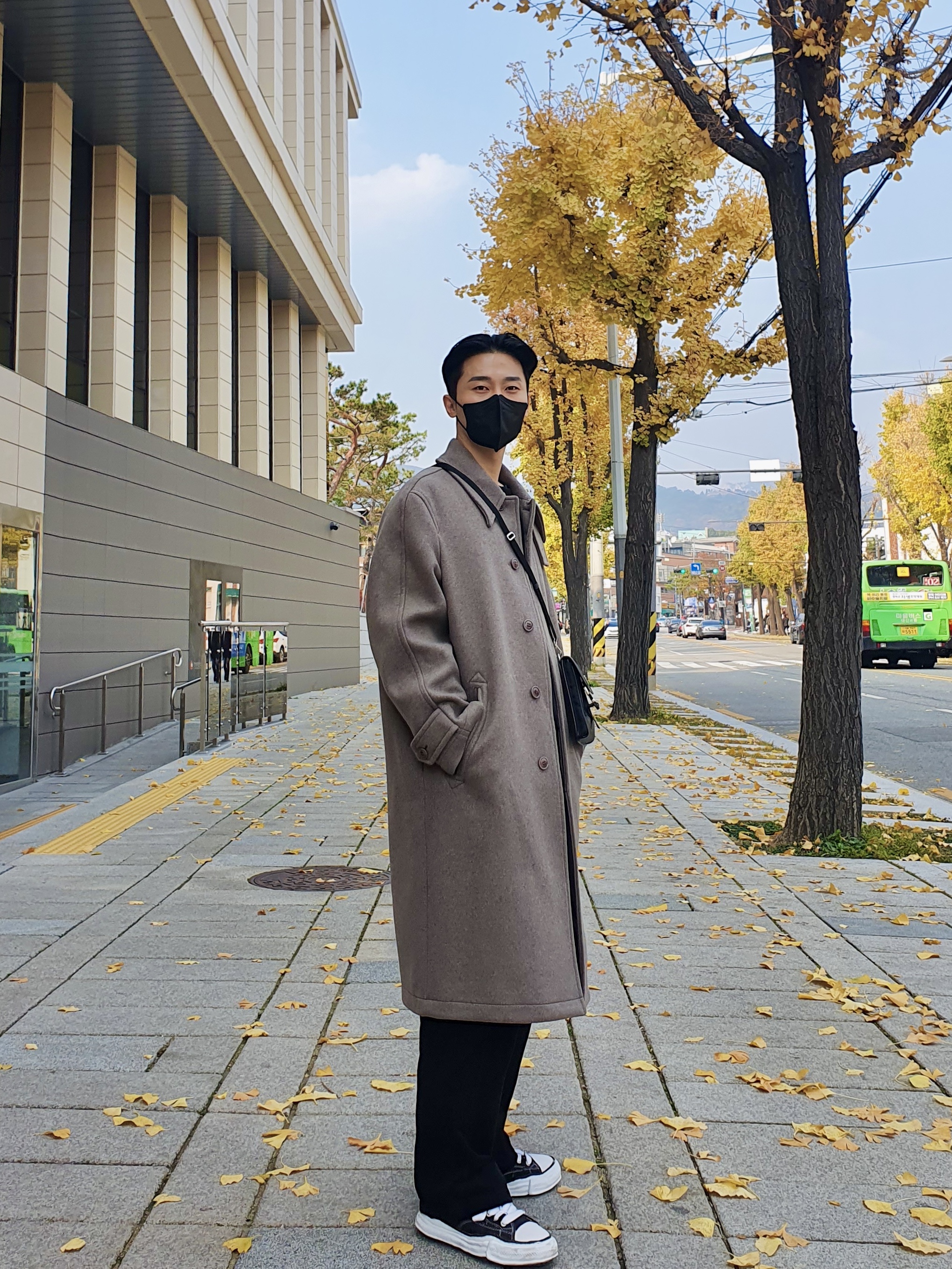 Maison Mihara Yasuhiro Peterson OG Sole Canvas Low Sneakers Black 착용 스타일 - 2