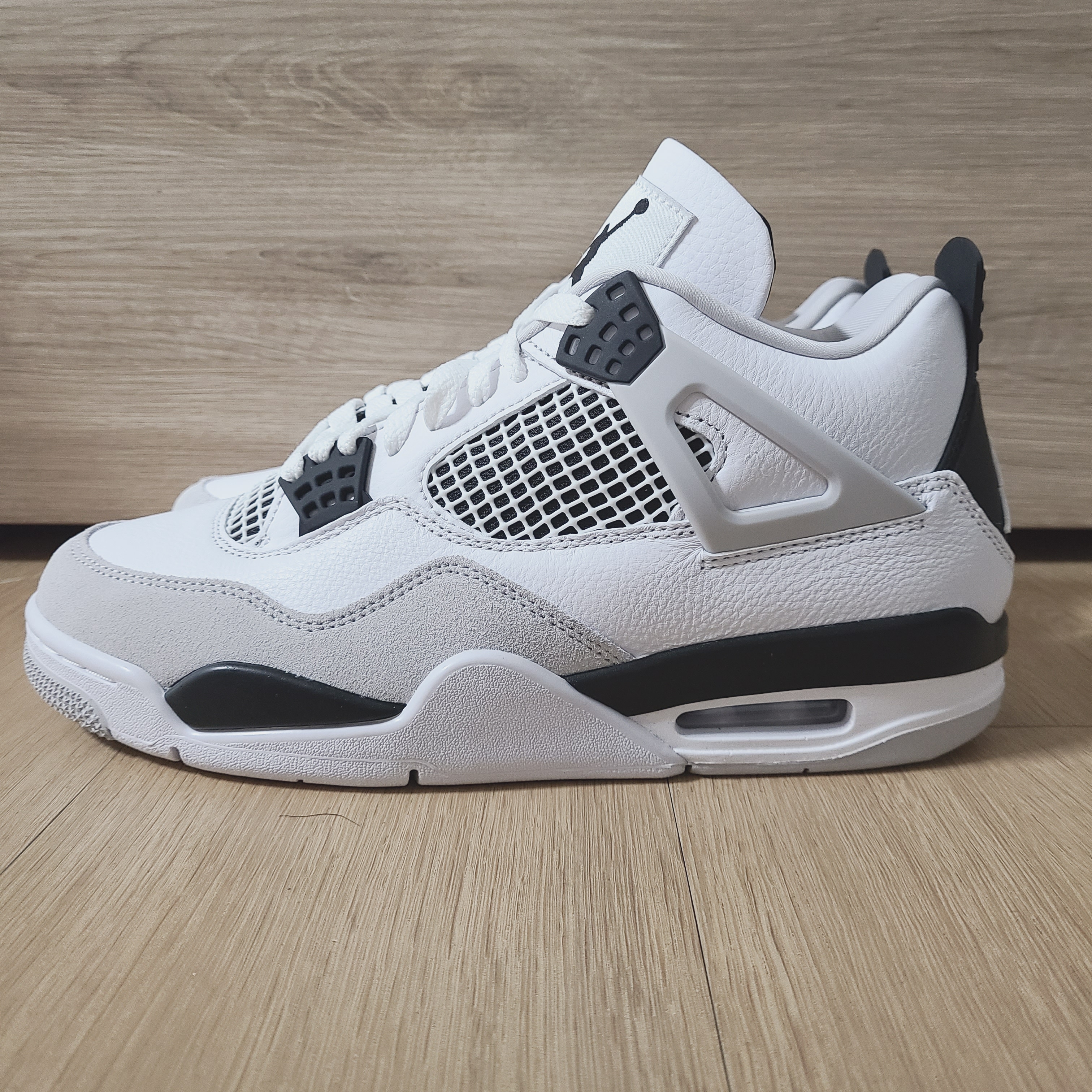 Jordan 4 Retro White and Black 착용 스타일 - 2