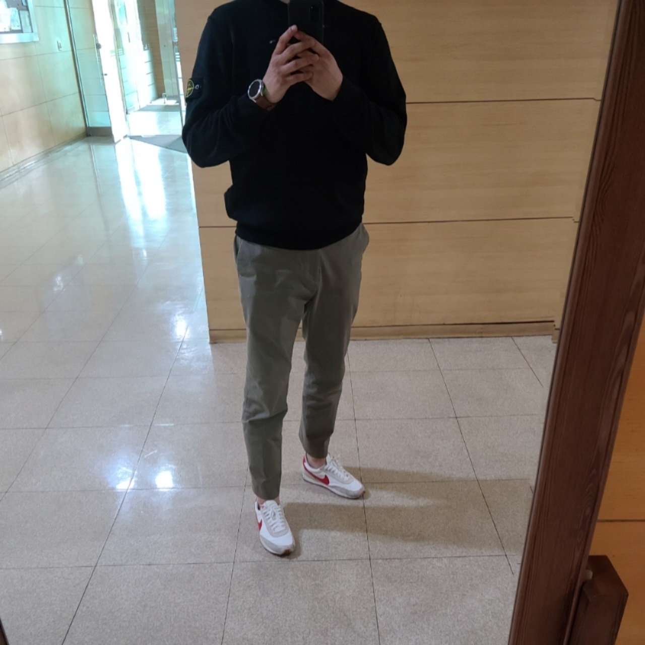 (W) Nike Daybreak Summit White University Red, Stone Island 63051 Crewneck Sweatshirt Black - 22SS 착용 스타일