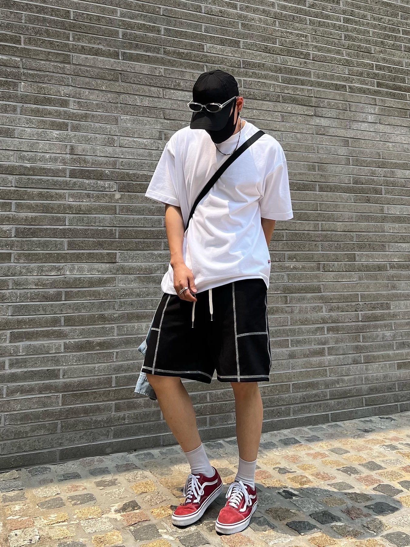 Vans Old Skool Racing Red, Vans Vault OG Old Skool LX Black 착용 스타일 - 1