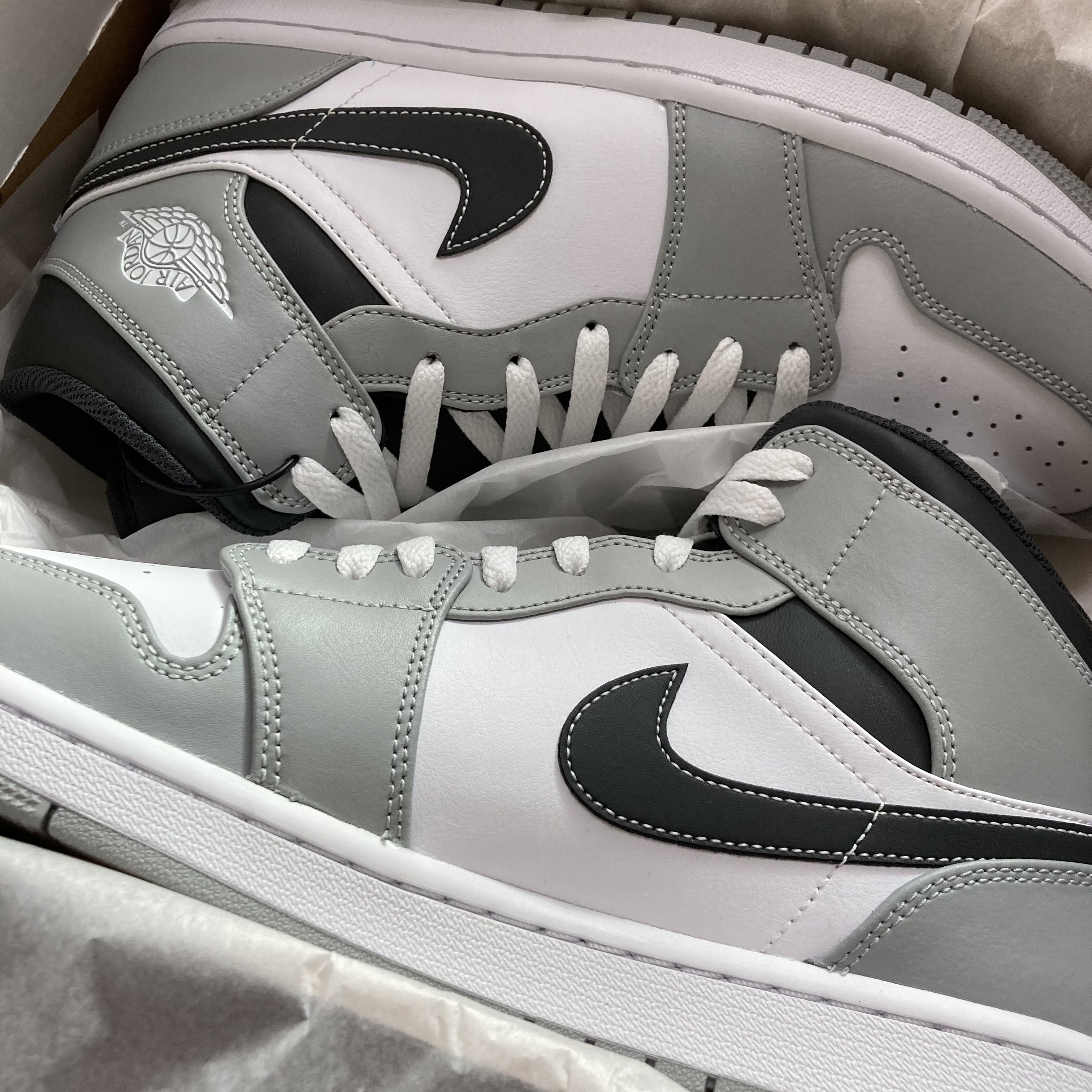Jordan 1 Mid Light Smoke Grey Anthracite 착용 스타일