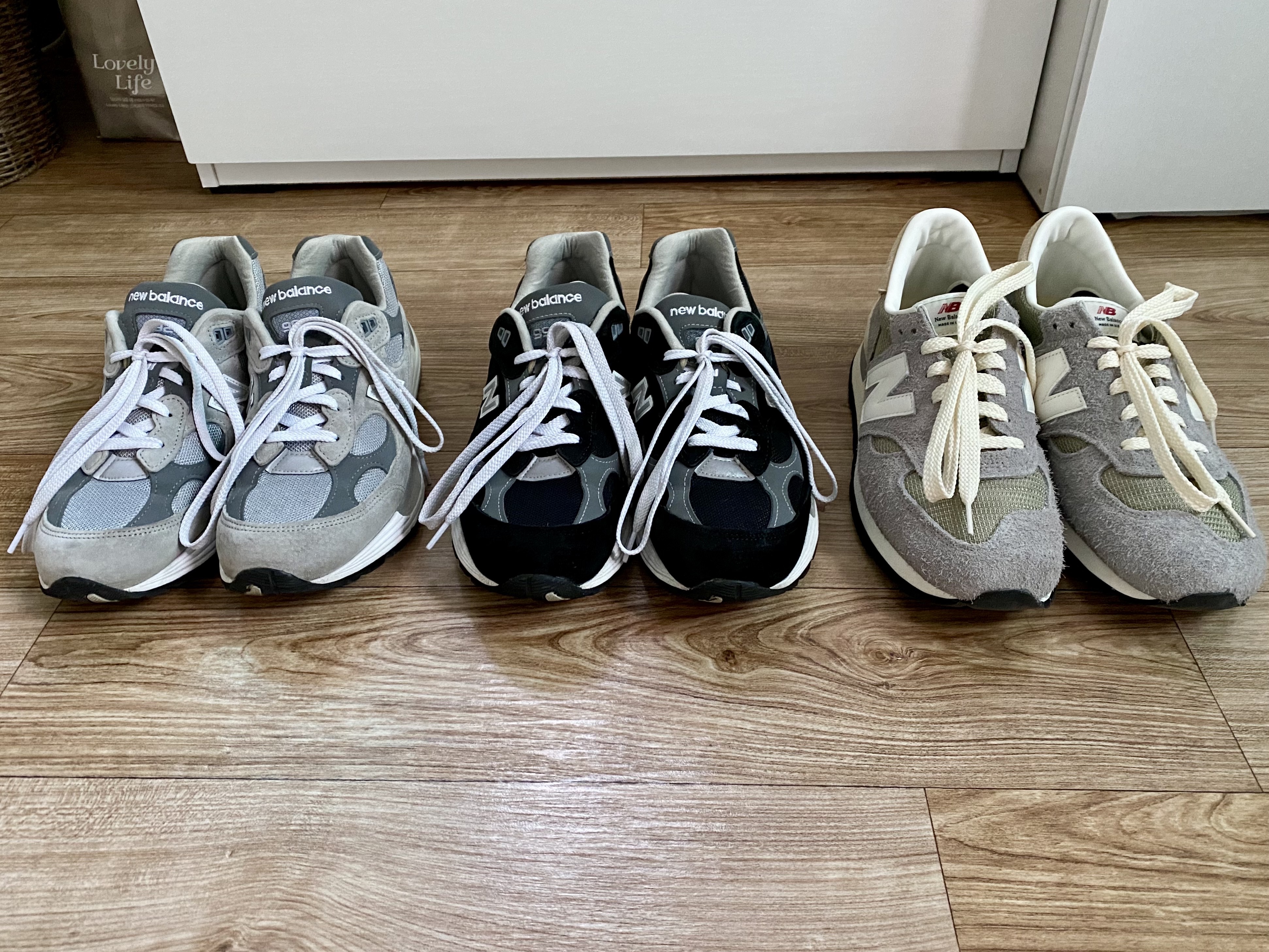 New Balance 992 Made in USA Grey - D Standard, New Balance 992 Made in USA Black Grey 착용 스타일 - 1