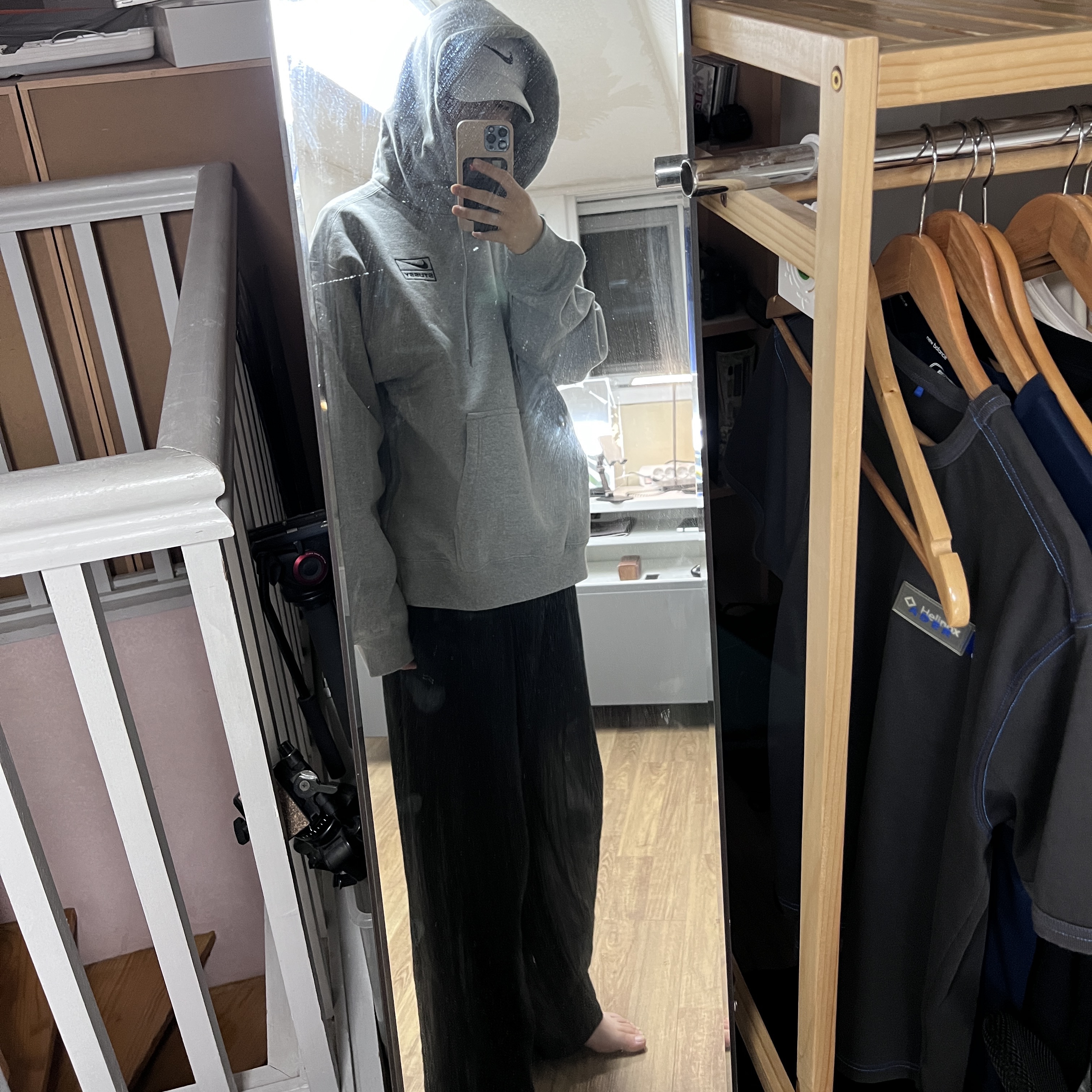 Nike x Stussy NRG RA Pullover Hoodie Dark Grey Heather (DJ9488-063) 착용 스타일 - 1