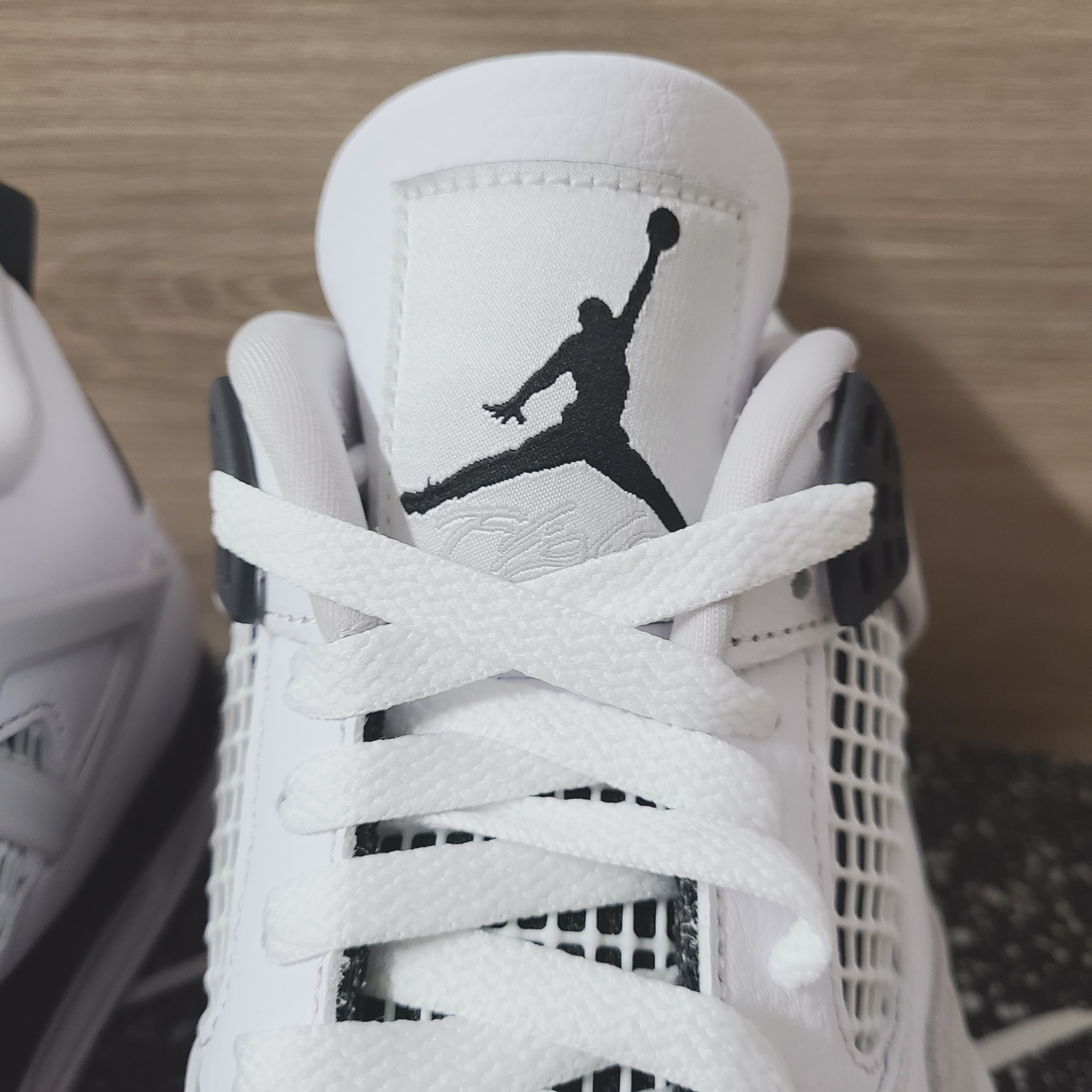 Jordan 4 Retro White and Black 착용 스타일 - 4