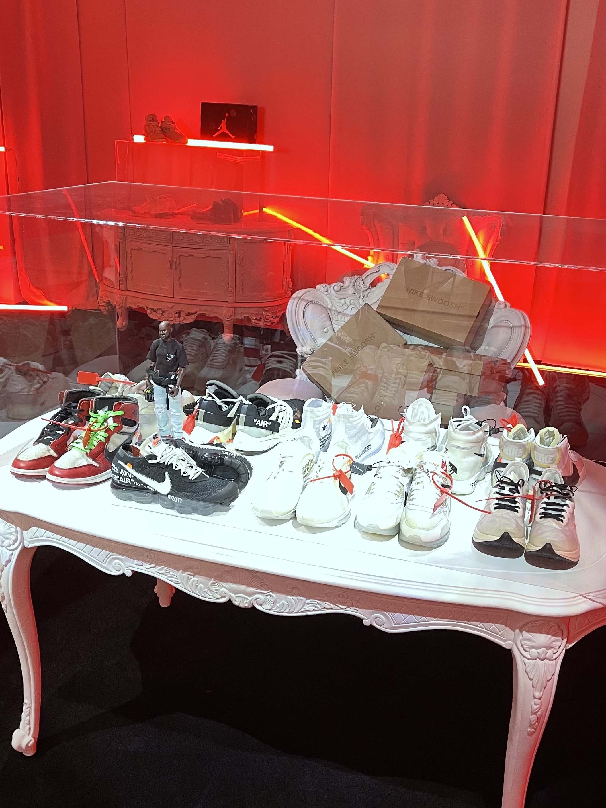 Nike x Tom Sachs Mars Yard Shoe 1.0 Space Camp, Jordan 1 x Off-White Retro High Chicago The Ten 착용 스타일 - 2