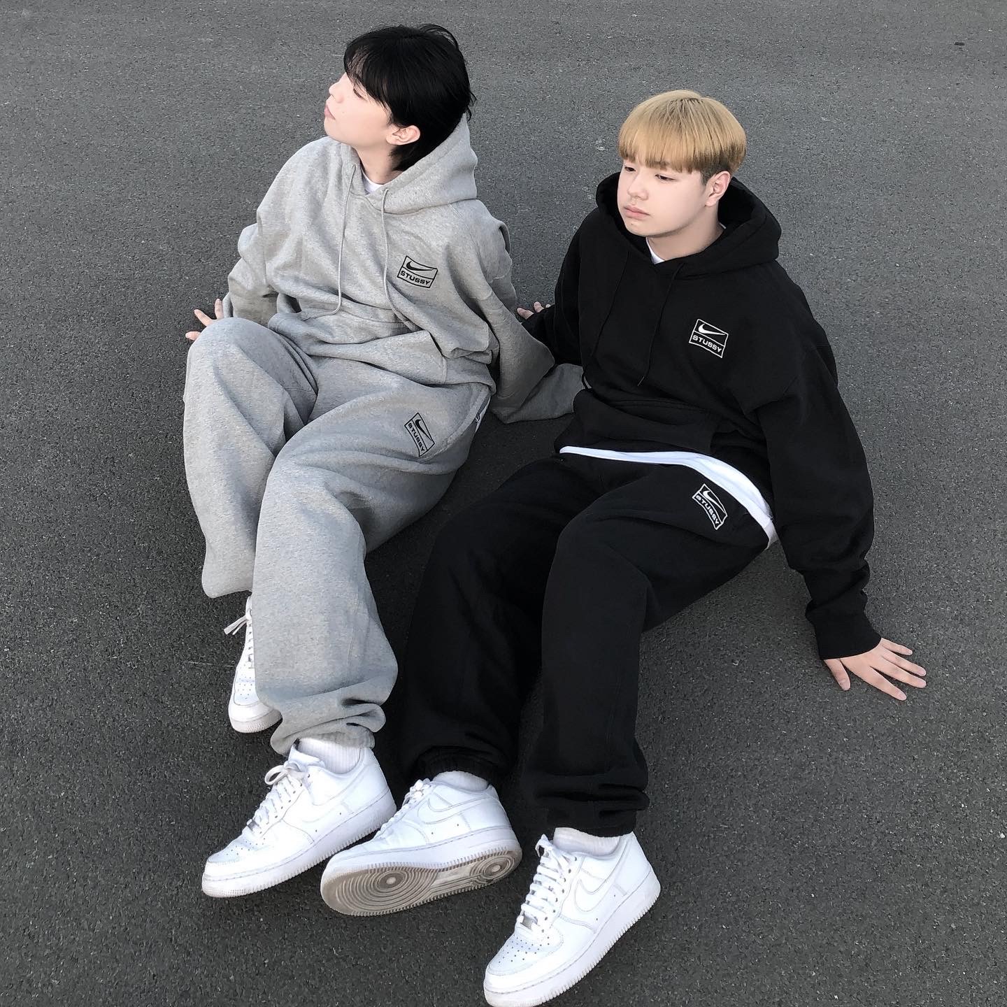 Nike x Stussy NRG RA Washed Fleece Pants Black (DN4030-010), Nike x Stussy NRG RA Washed Pullover Hoodie Black (DN4028-010) 착용 스타일 - 1