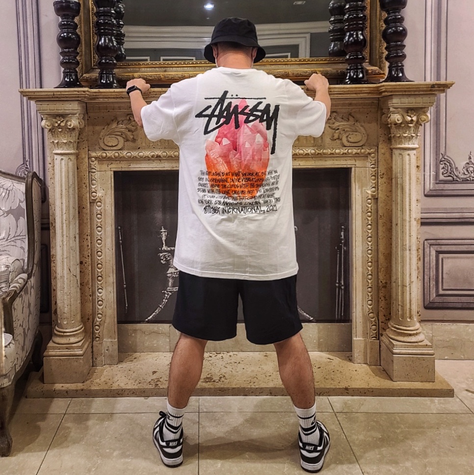 Stussy Reflection T-Shirt White, Stussy Stock Bucket Hat Black 착용 스타일