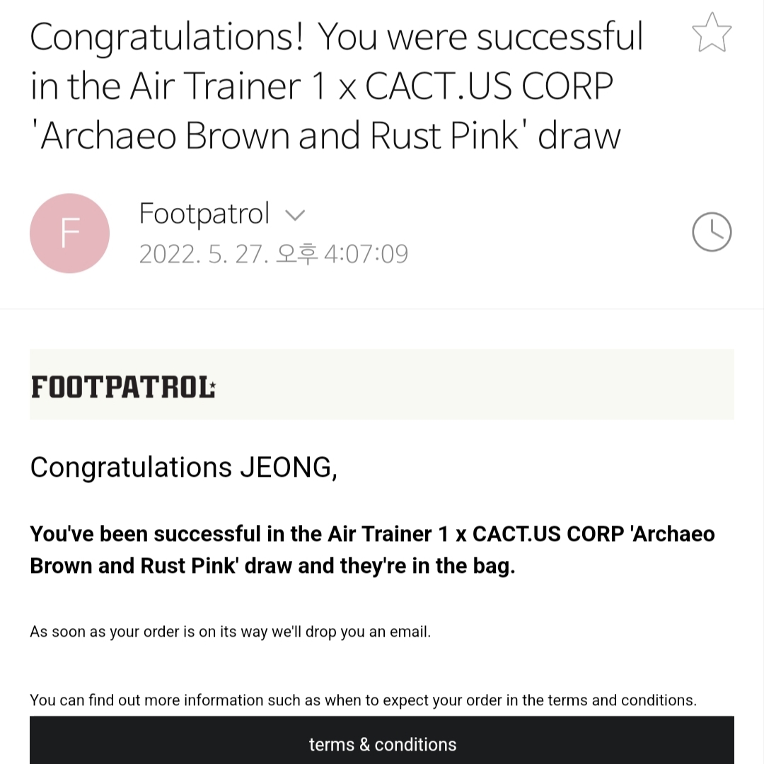 Nike x Travis Scott Air Trainer 1 Archaeo Brown and Rust Pink 착용 스타일 - 3