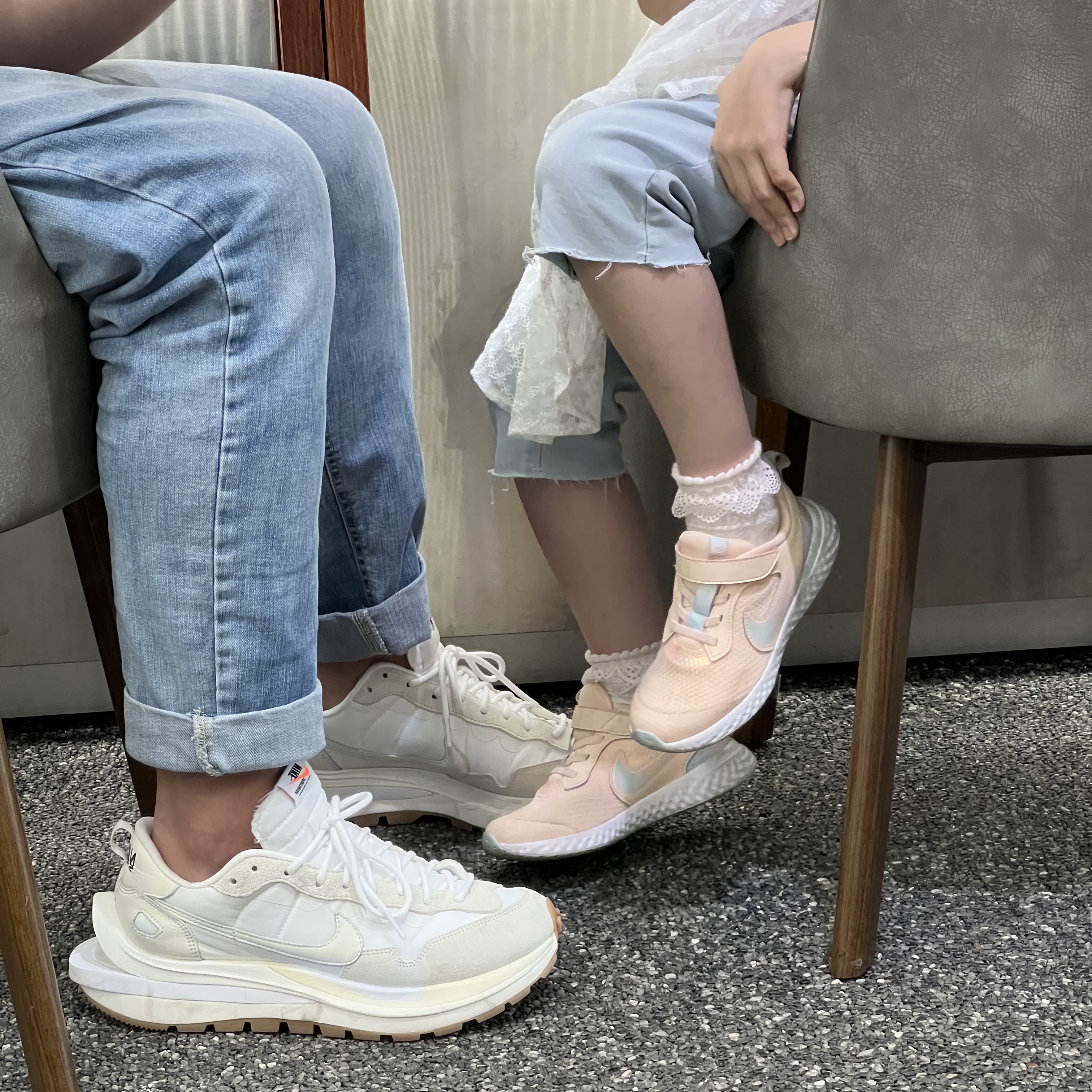 Nike x Sacai VaporWaffle White and Gum 착용 스타일 - 3